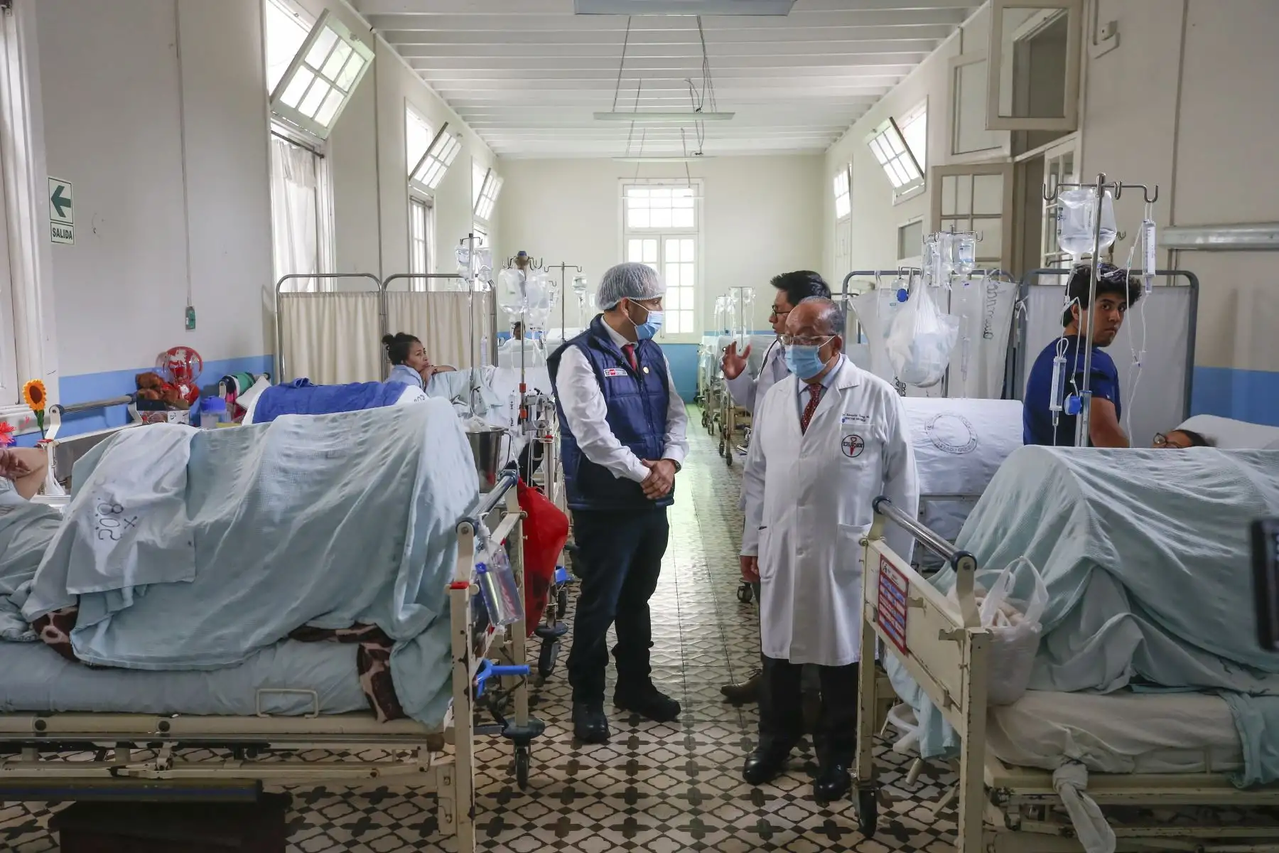 El ministro de Salud, Luis Dyer, inspeccionó las instalaciones del Instituto Nacional de Salud del Niño de Breña para supervisar la infraestructura, el equipamiento y la operatividad de los servicios. Foto: Minsa