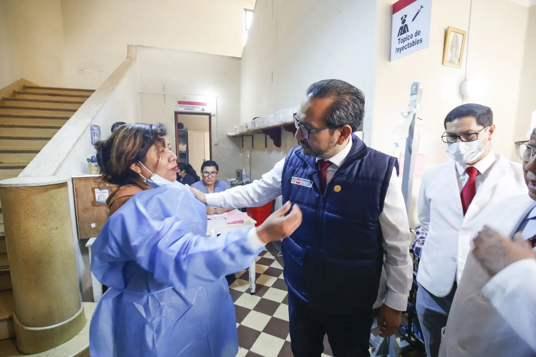 El ministro de Salud, Luis Dyer, inspeccionó las instalaciones del Instituto Nacional de Salud del Niño de Breña para supervisar la infraestructura, el equipamiento y la operatividad de los servicios. Foto: Minsa