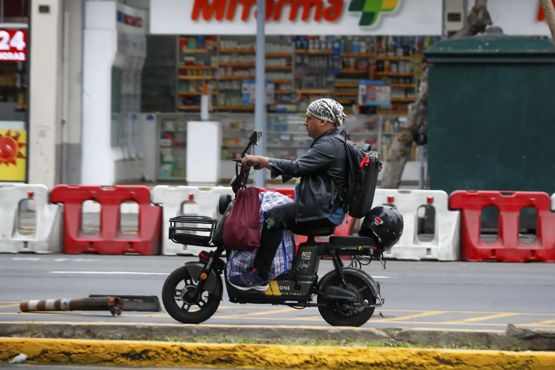 Los conductores de vehículos eléctricos que circulen por las ciclovías serán sancionados con una multa de S/ 550 desde hoy, 2 de agosto, informó el presidente de la Asociación Automotriz del Perú, Elliot Tarazona. El representante precisó que el monto puede incrementarse si se detectan otras infracciones contempladas en el Reglamento Nacional de Tránsito. Foto: ANDINA/Ricardo Cuba