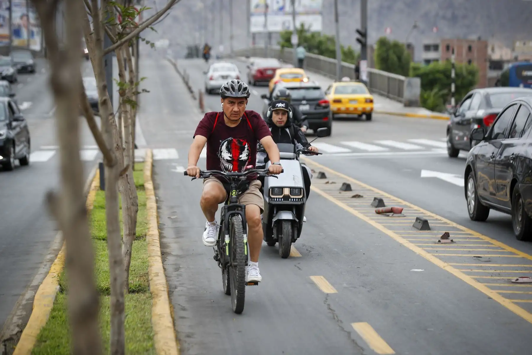 Los conductores de vehículos eléctricos que circulen por las ciclovías serán sancionados con una multa de S/ 550 desde hoy, 2 de agosto, informó el presidente de la Asociación Automotriz del Perú, Elliot Tarazona. El representante precisó que el monto puede incrementarse si se detectan otras infracciones contempladas en el Reglamento Nacional de Tránsito. Foto: ANDINA/Ricardo Cuba