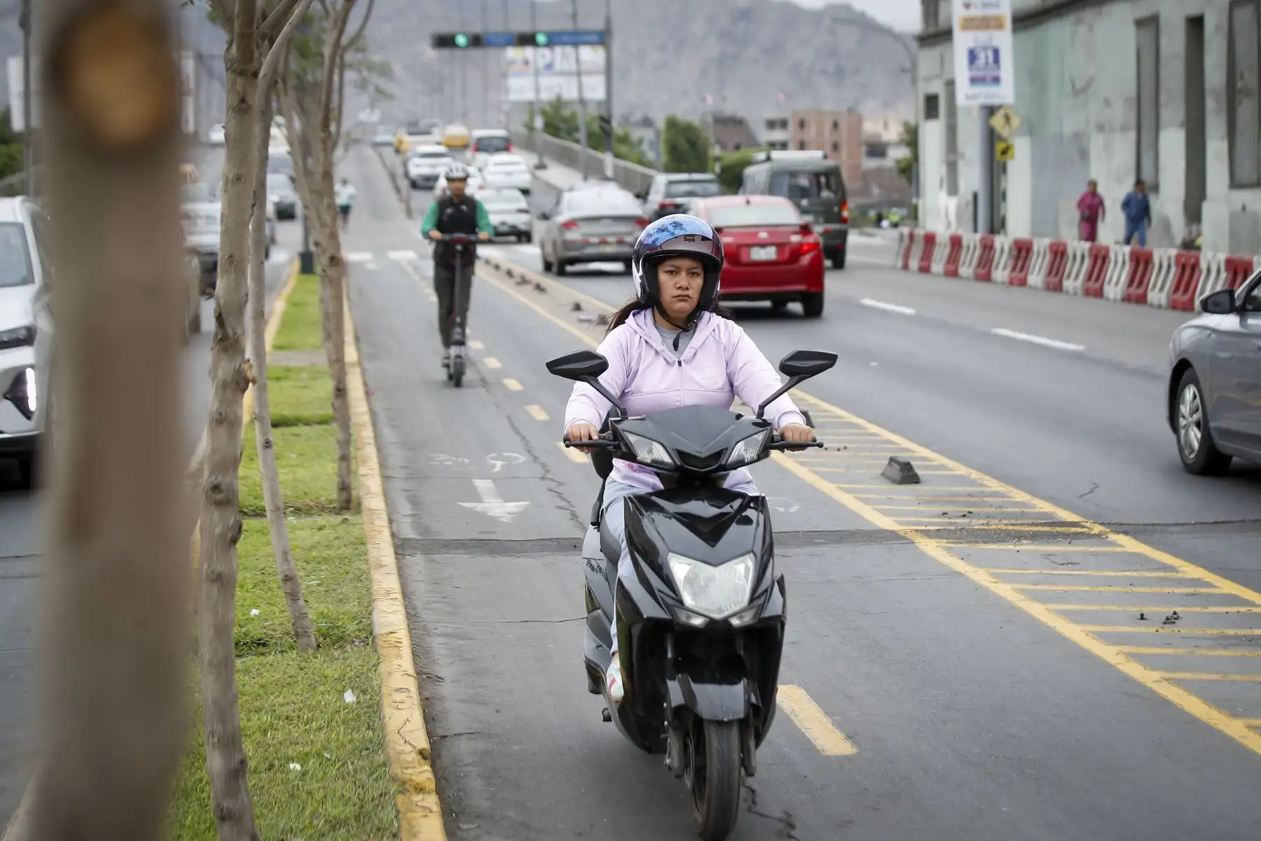 Los conductores de vehículos eléctricos que circulen por las ciclovías serán sancionados con una multa de S/ 550 desde hoy, 2 de agosto, informó el presidente de la Asociación Automotriz del Perú, Elliot Tarazona. El representante precisó que el monto puede incrementarse si se detectan otras infracciones contempladas en el Reglamento Nacional de Tránsito. Foto: ANDINA/Ricardo Cuba