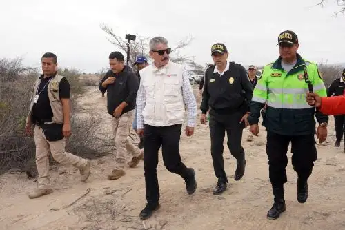 Ministro Valencia expresa solidaridad con familias de las víctimas del accidente de Nazca