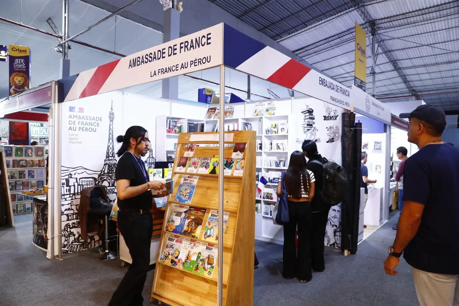 Francia se hace presente en la Feria Internacional del Libro de Lima 2026 a través del stand de su embajada, en donde el público podrá encontrar muchos títulos y autores de su vasta producción bibliográfica, principalmente en el campo de la literatura, la filosofía, el ensayo e incluso historietas. Foto: ANDINA/Daniel Bracamonte