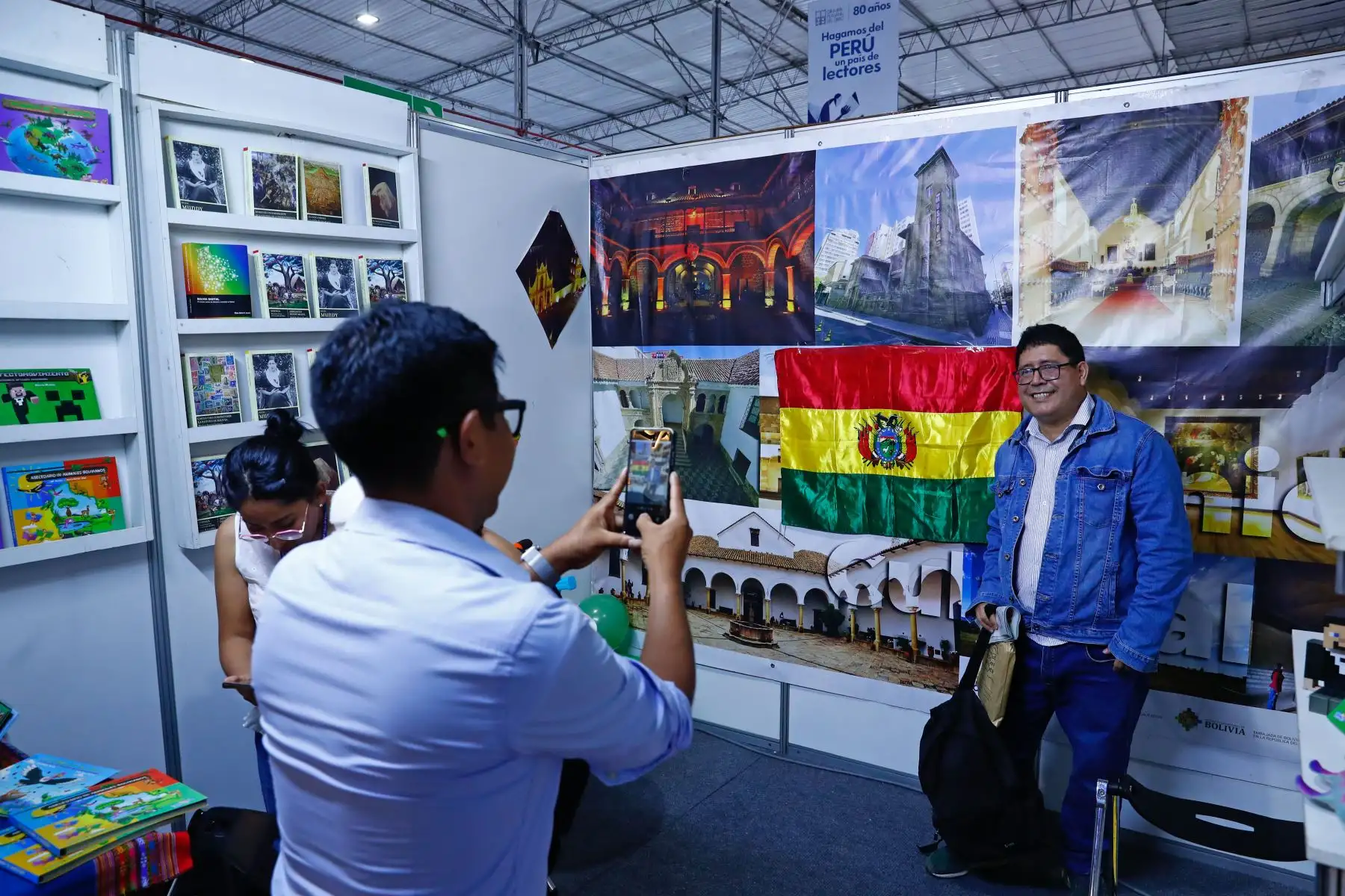 Bolivia se hace presente en la Feria Internacional del Libro de Lima 2026 a través del stand de su embajada, en donde el público podrá encontrar muchos títulos y autores de su vasta producción bibliográfica, tanto en literatura como en ensayo, y libros de historia y arte. Foto: ANDINA/Daniel Bracamonte