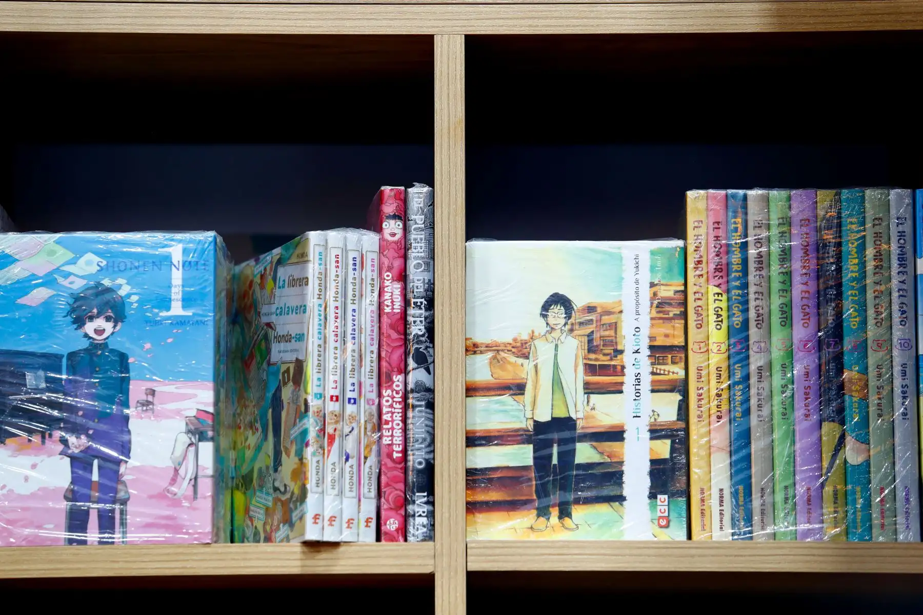Japón se hace presente en la Feria Internacional del Libro de Lima 2026 a través del stand de su embajada, en donde el público podrá encontrar muchos títulos y autores de su vasta producción bibliográfica, principalmente en los campos de la literatura, el manga y las guías de turismo. Foto: ANDINA/Daniel Bracamonte