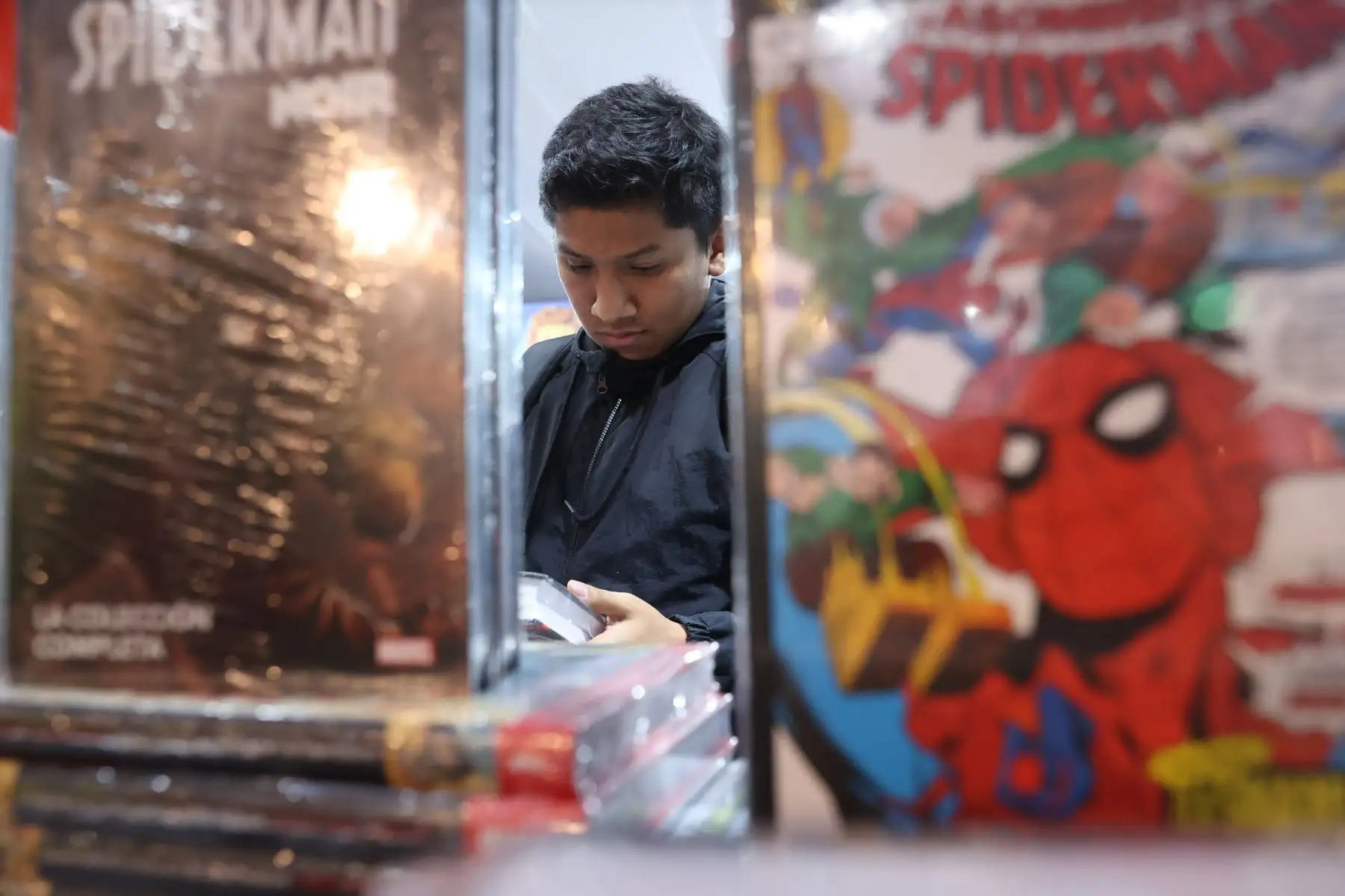 Los fans de los comics también pueden encontrar una gran variedad de libros con sus héroes favoritos. Foto: ANDINA/Melina Mejía