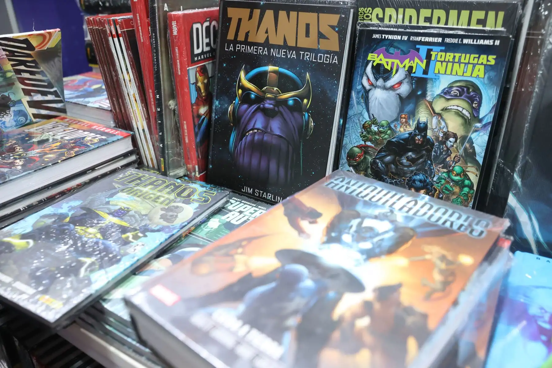En muchos stands de la FIL Lima podrás encontrar libros de los superhéroes de Marvel y DC . Foto: ANDINA/Melina Mejía