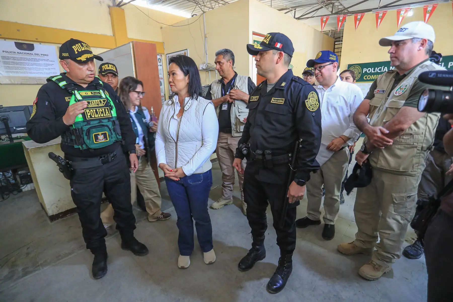 La presidenta de la república, Keiko Fujimori, visitó la Comisaría PNP 26 de Octubre, en el distrito de Veintiséis de Octubre, Piura, para supervisar el trabajo de los efectivos policiales y conocer de cerca sus necesidades. Foto: ANDINA/Prensa Presidencia