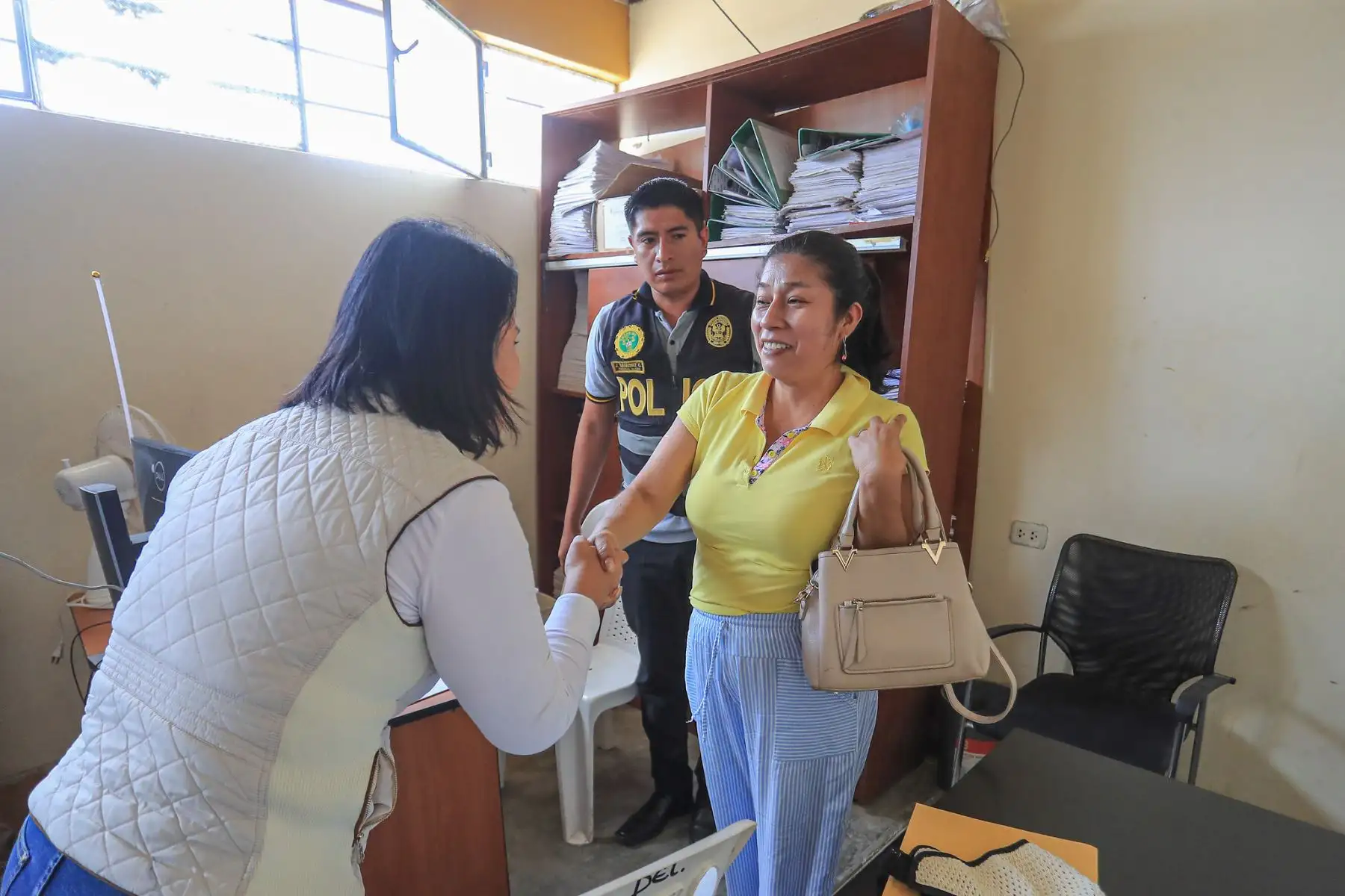 La presidenta de la república, Keiko Fujimori, visitó la Comisaría PNP 26 de Octubre, en el distrito de Veintiséis de Octubre, Piura, para supervisar el trabajo de los efectivos policiales y conocer de cerca sus necesidades. Foto: ANDINA/Prensa Presidencia