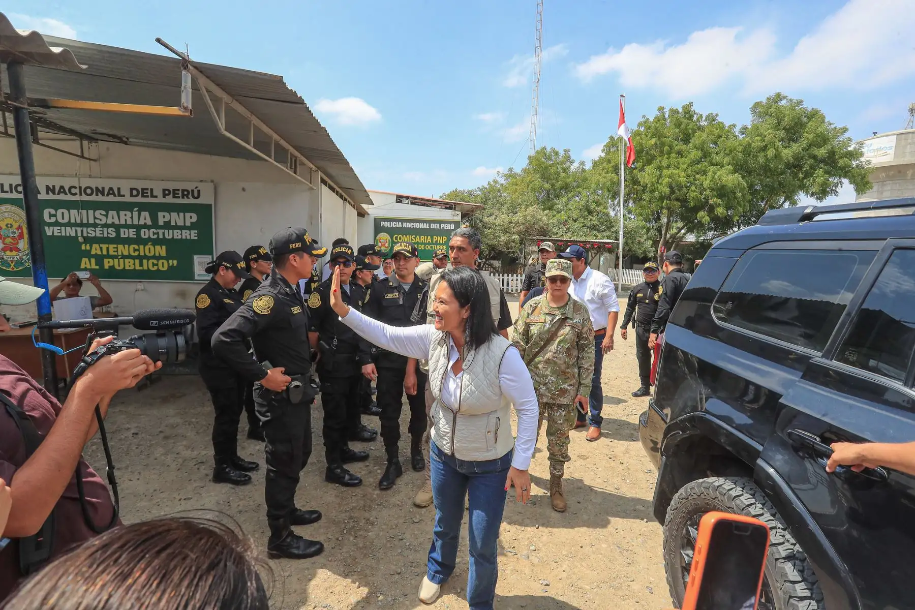 La presidenta de la república, Keiko Fujimori, visitó la Comisaría PNP 26 de Octubre, en el distrito de Veintiséis de Octubre, Piura, para supervisar el trabajo de los efectivos policiales y conocer de cerca sus necesidades. Foto: ANDINA/Prensa Presidencia