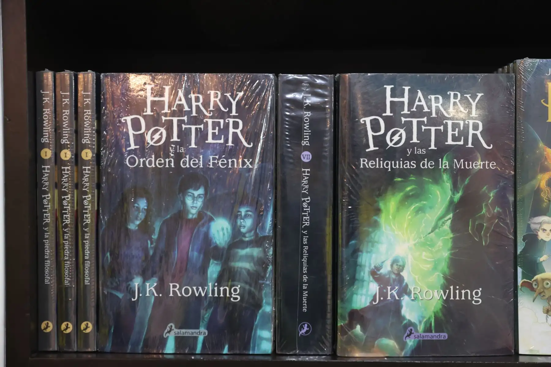 La FIL Lima se ha convertido en un lugar especial para los Potterhead, pues aquí pueden conseguir no solo los libros de Harry Potter en sus distintas ediciones, sino ademas muchos de los objetos del mundo mágico para coleccionar. Foto: ANDINA/Melina Mejía