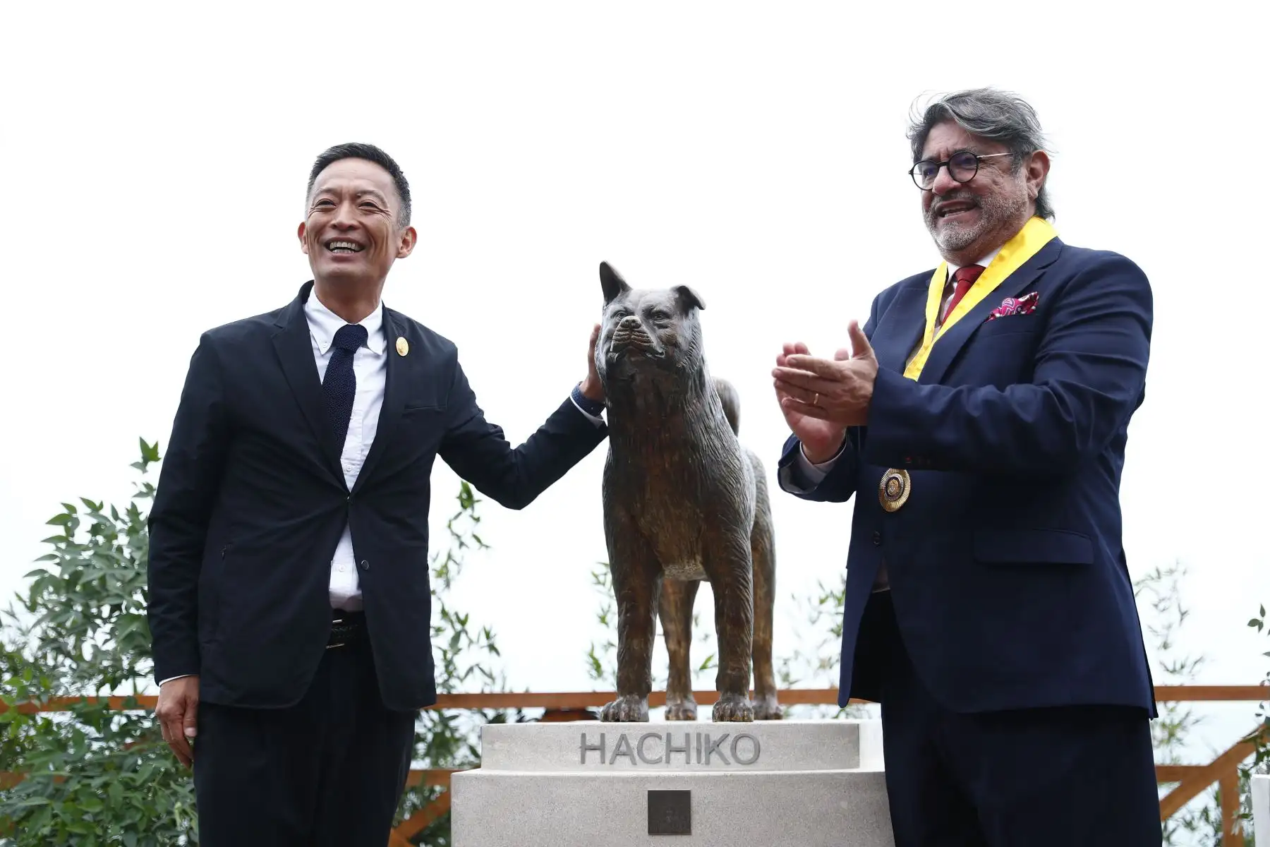 El alcalde de Miraflores, Carlos Canales, y el alcalde de Shibuya (Japón), Ken Hasebe, participaron en la ceremonia de inauguración del parque Shibuya en Miraflores, que conmemora simbólicamente la hermandad entre el Perú y Japón. Foto: ANDINA/Daniel Bracamonte