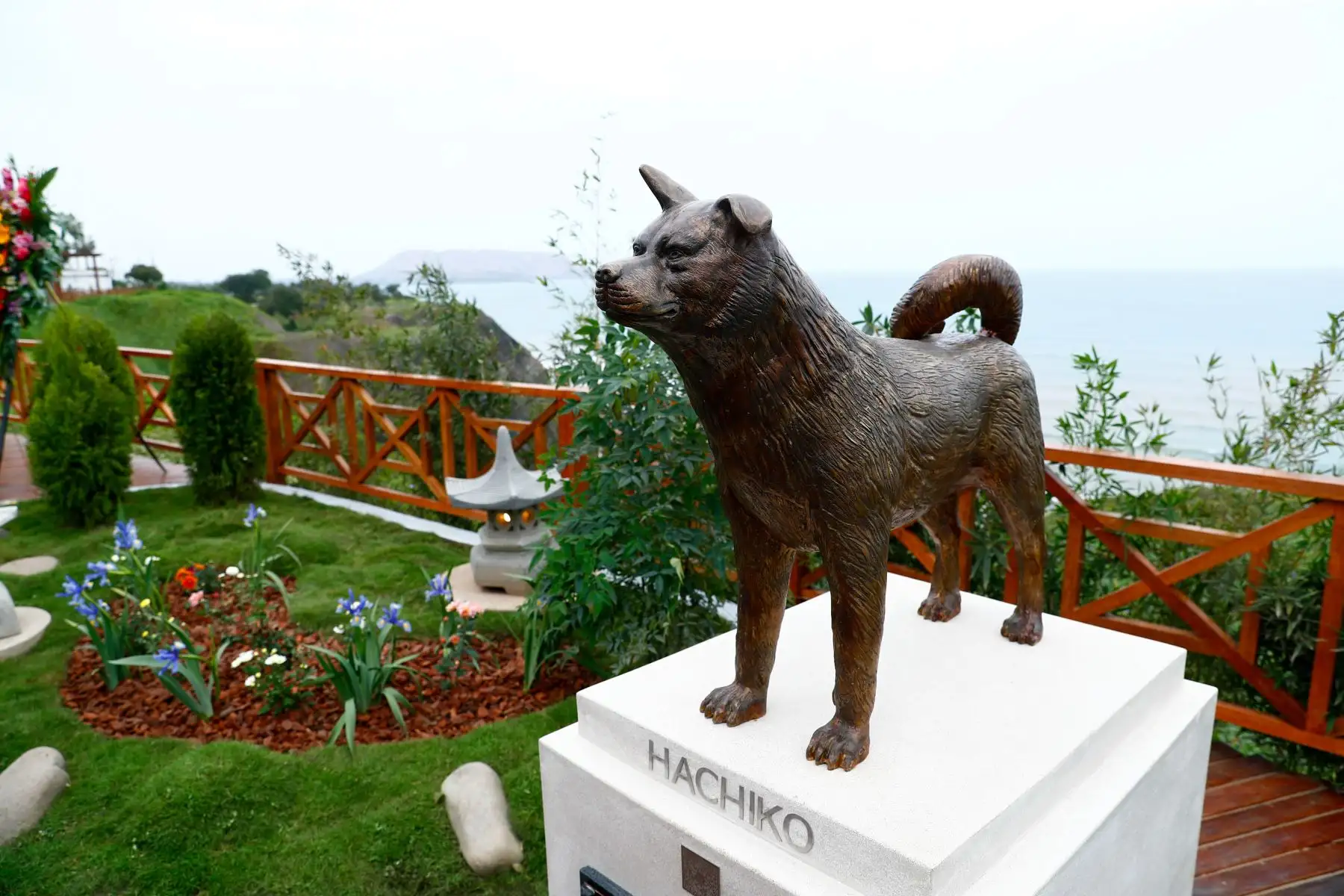 En el Malecón de la Marina, en el distrito de Miraflores, se inauguró el parque Shibuya el martes 4 de agosto de 2026, que conmemora la hermandad entre el Perú y Japón. Su principal atractivo es la estatua en honor al famoso perro Hachiko. Foto: ANDINA/Daniel Bracamonte
