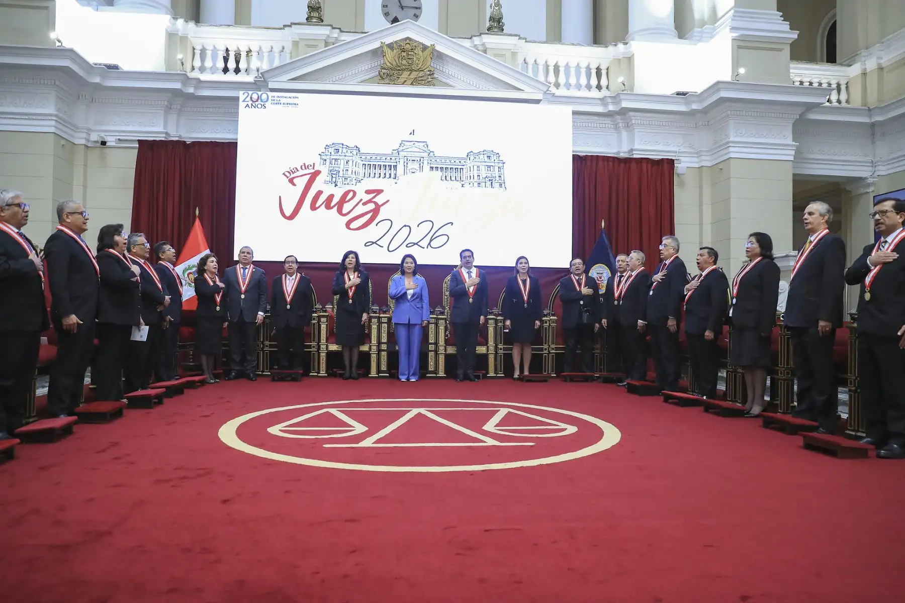 La presidenta de la república, Keiko Fujimori, participa en sesión solemne por el Día del Juez y la Jueza en el Palacio de Justicia. Foto: Presidencia
