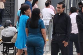 Monseñor Edgard Rimaycuna Inga, secretario privado del papa León XIV, llegó a Chiclayo para disfrutar de unos días de vacaciones junto a sus padres y hermanos. Foto: Cortesía Silvia Depaz