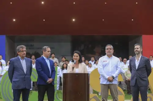 Presidenta Keiko Fujimori realiza visita de trabajo a planta de Coca-Cola en Pucusana