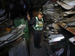Operativo policial permitió intervenir un inmueble donde se almacenaban autopartes de vehículos de alta y media gama presuntamente vinculadas a actividades ilícitas..Foto: Difusión