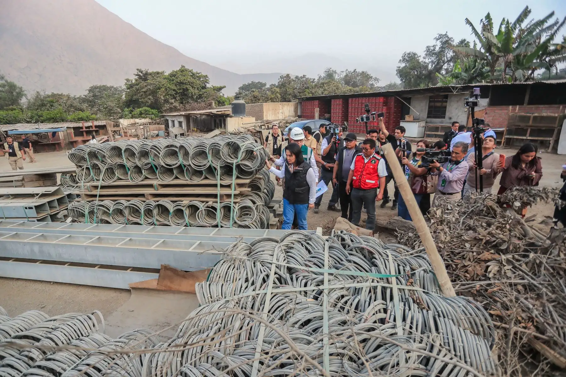 Presidenta Keiko Fujimori dispuso reactivar en los próximos días el proyecto para instalar 12 geomallas y 35 diques, luego de que las estructuras permanecieran almacenadas durante dos años. Foto: ANDINA/Prensa Presidencia