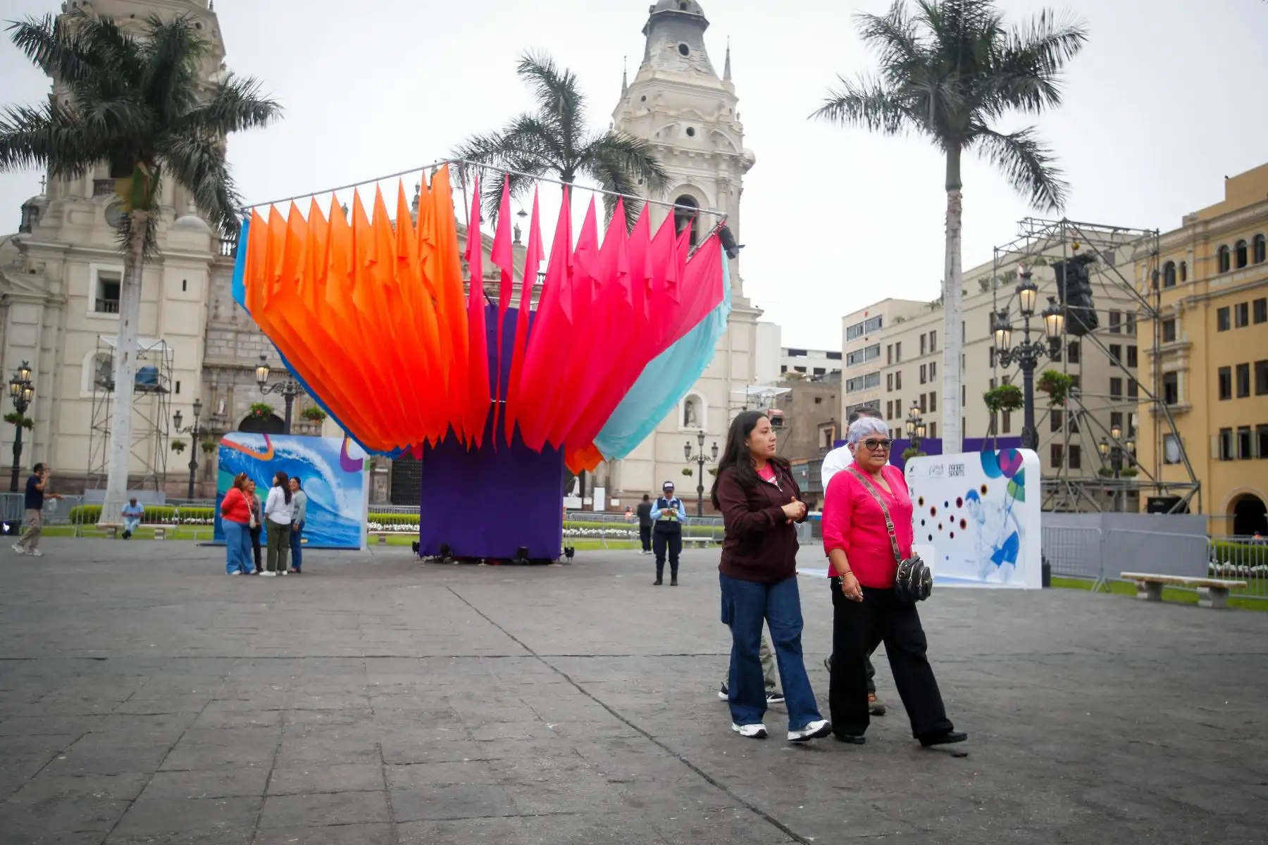 Preparativos en la Plaza Mayor para el encendido del reloj oficial que marcará el inicio de la cuenta regresiva hacia la gran cita deportiva de los Juegos Panamericanos 2027 en Lima.

Foto: ANDINA/Ricardo Cuba
