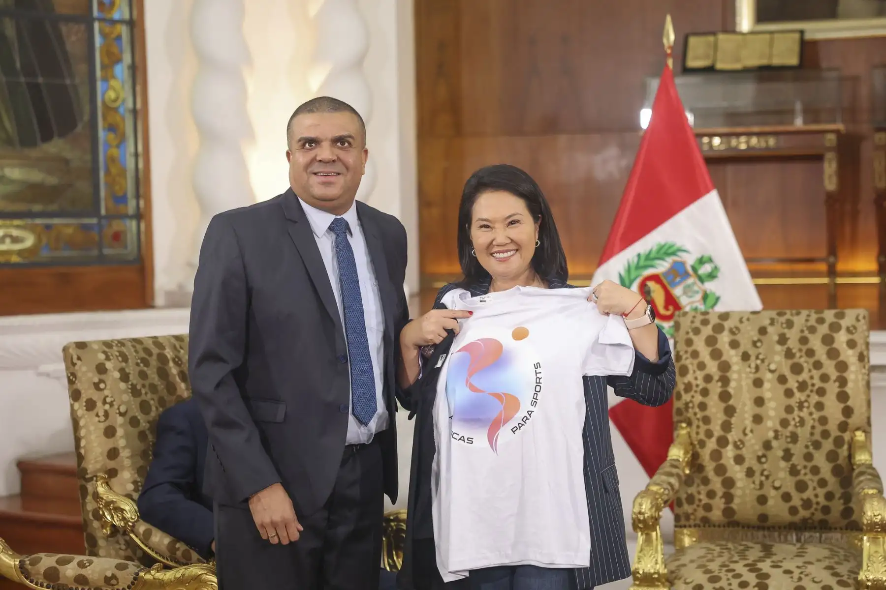 La presidenta Keiko Fujimori se reunió esta mañana con el Presidente del Comité Organizador de Lima 2027, el Presidente de Panam Sports, el Presidente del Comité Paralímpico de las Américas y la legendaria gimnasta estadounidense Simone Biles en Palacio de Gobierno entre otros deportistas destacados.

Foto: ANDINA/Prensa Presidencia