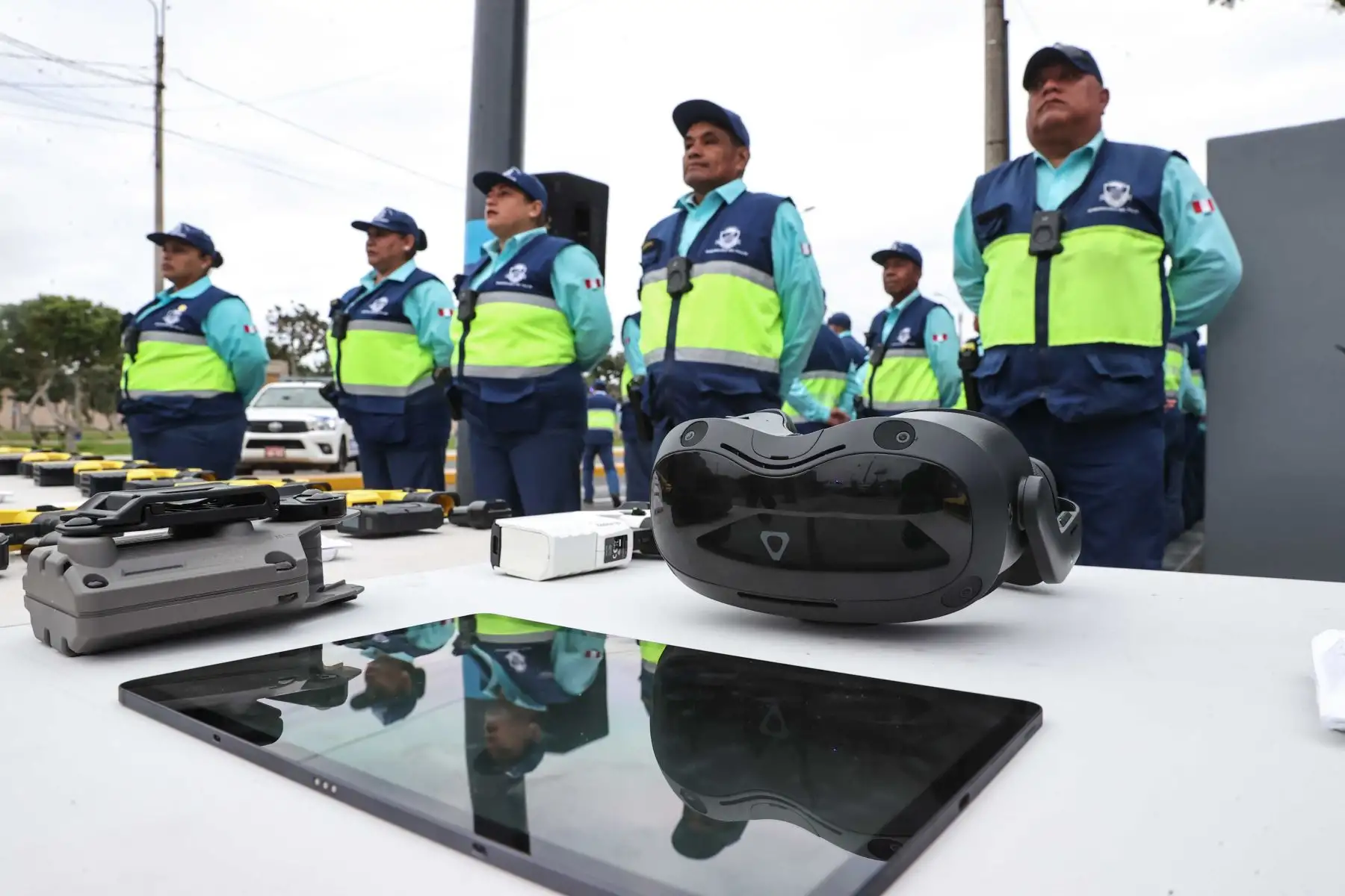 La Municipalidad Provincial del Callao presentó la Brigada Especial de Turismo y dotó al Cuerpo de Serenazgo de moderno equipamiento tecnológico, incluyendo cámaras corporales y armas no letales, como parte de las acciones para mejorar la seguridad en la provincia constitucional. Foto: ANDINA/ Juan Carlos Guzmán