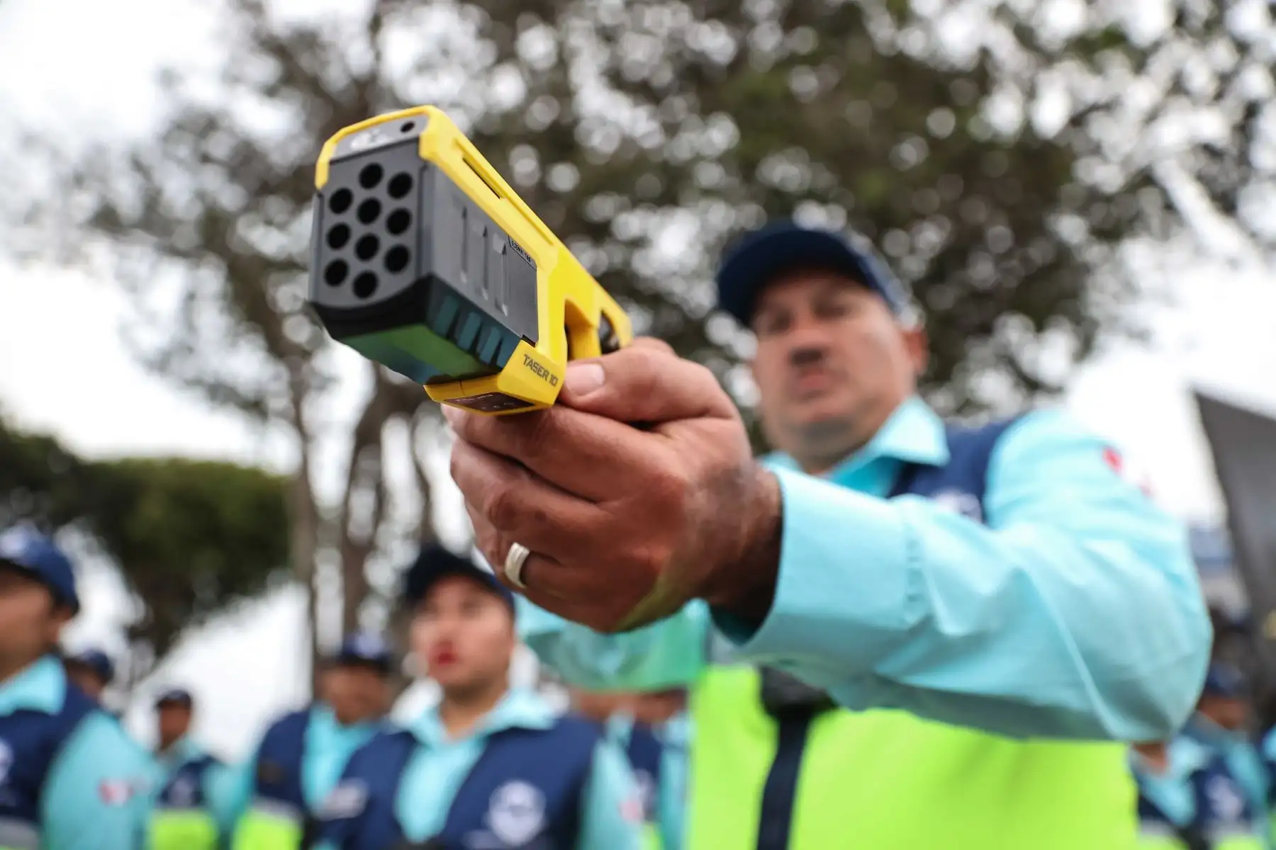 Como parte del plan de fortalecimiento de la seguridad ciudadana, la Municipalidad Provincial del Callao presentó una nueva Brigada Especial de Turismo y entregó moderno equipamiento tecnológico al Cuerpo de Serenazgo, que incluye cámaras corporales y armas no letales para optimizar sus intervenciones. Foto: ANDINA/ Juan Carlos Guzmán
