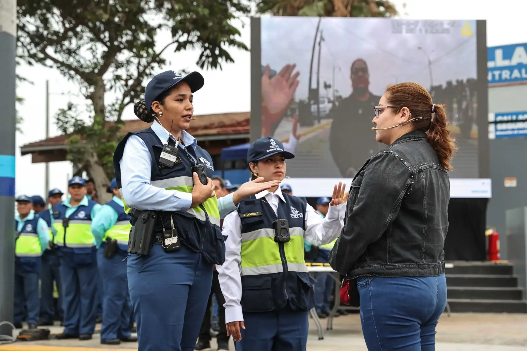 Como parte del plan de fortalecimiento de la seguridad ciudadana, la Municipalidad Provincial del Callao presentó una nueva Brigada Especial de Turismo y entregó moderno equipamiento tecnológico al Cuerpo de Serenazgo, que incluye cámaras corporales y armas no letales para optimizar sus intervenciones. Foto: ANDINA/ Juan Carlos Guzmán