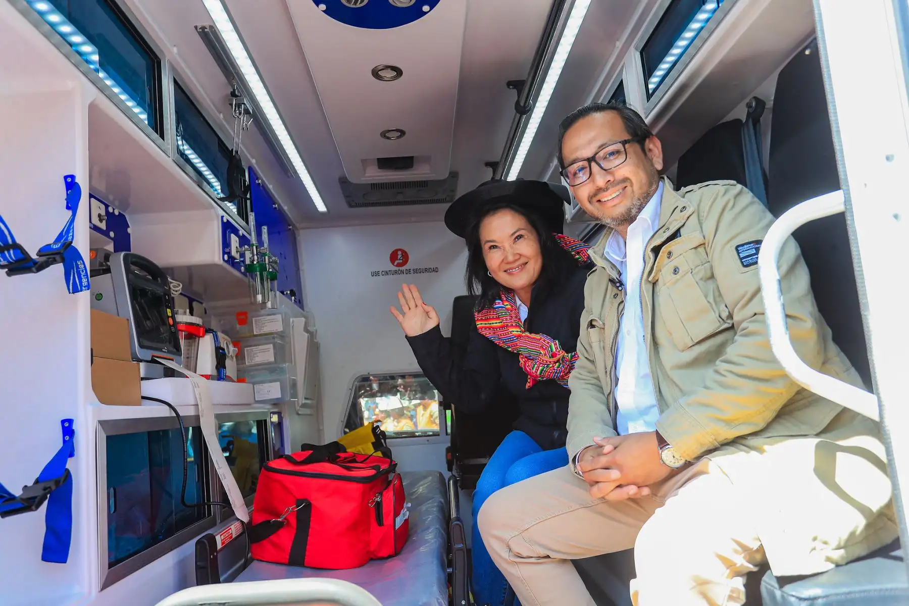 La presidenta de la república, Keiko Fujimori, llegó a la localidad de Pumpunya, en la provincia de Chupaca, región Junín, para recorrer la zona donde se construye una vivienda social piloto destinada a las familias afectadas por el sismo, como parte de las acciones del Gobierno para atender a los damnificados y contribuir a la recuperación de las comunidades afectadas. Foto: Presidencia