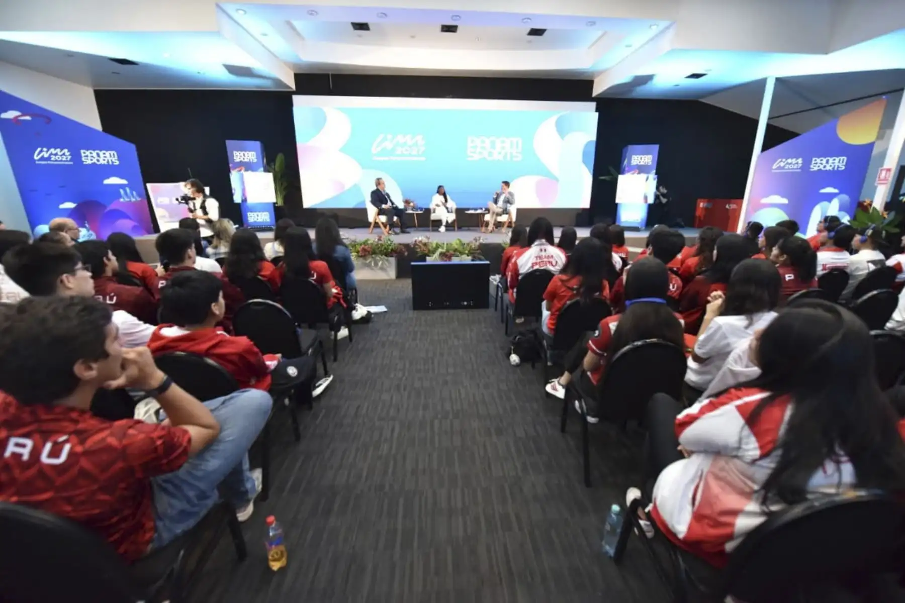 La multicampeona olímpica, Simone Biles, participó en una conferencia de prensa y en una charla sobre salud mental, compartiendo un mensaje que trasciende el deporte e invita a poner el bienestar en el centro del camino hacia el éxito. Foto: Lima 2027
