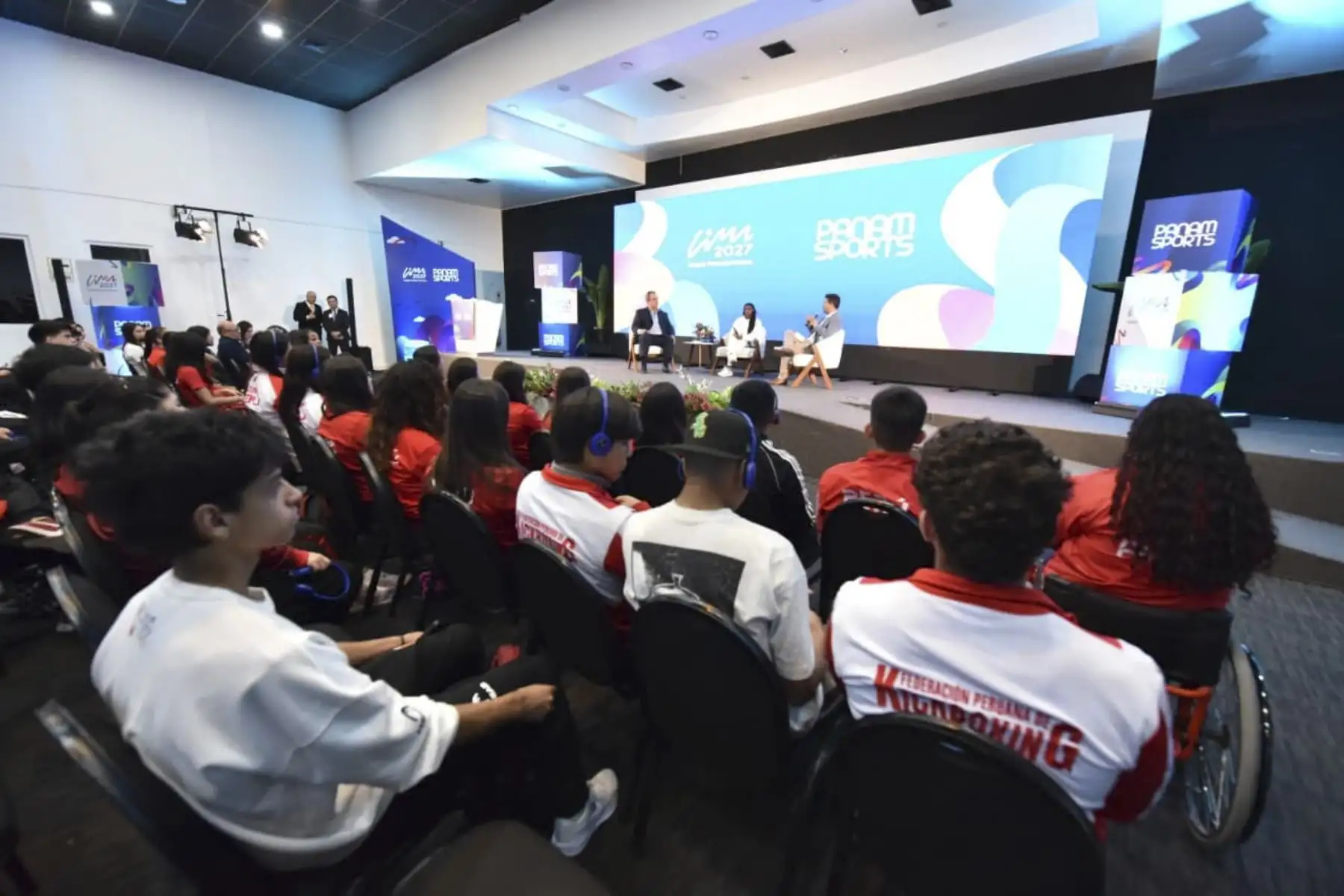 La multicampeona olímpica, Simone Biles, participó en una conferencia de prensa y en una charla sobre salud mental, compartiendo un mensaje que trasciende el deporte e invita a poner el bienestar en el centro del camino hacia el éxito. Foto: Lima 2027