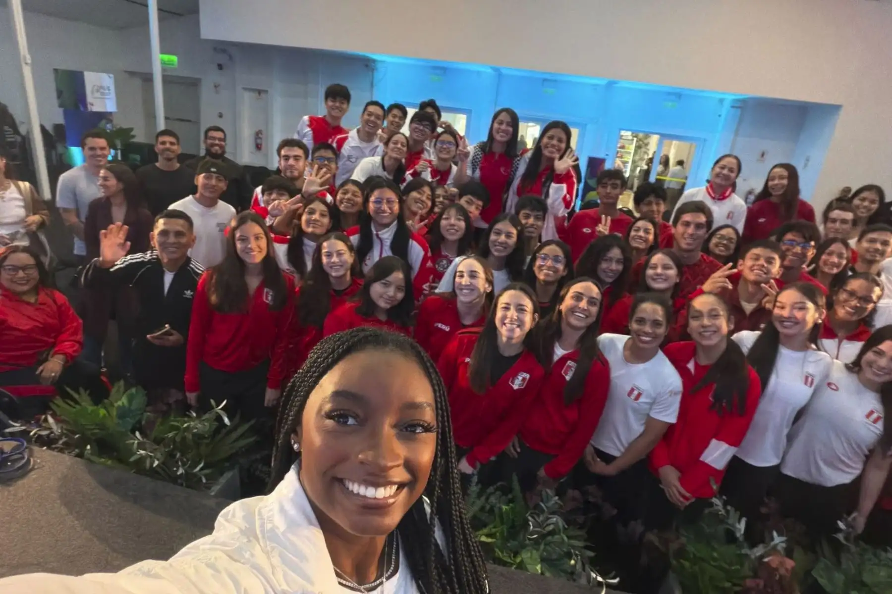 La multicampeona olímpica, Simone Biles, participó en una conferencia de prensa y en una charla sobre salud mental, compartiendo un mensaje que trasciende el deporte e invita a poner el bienestar en el centro del camino hacia el éxito. Foto: Lima 2027