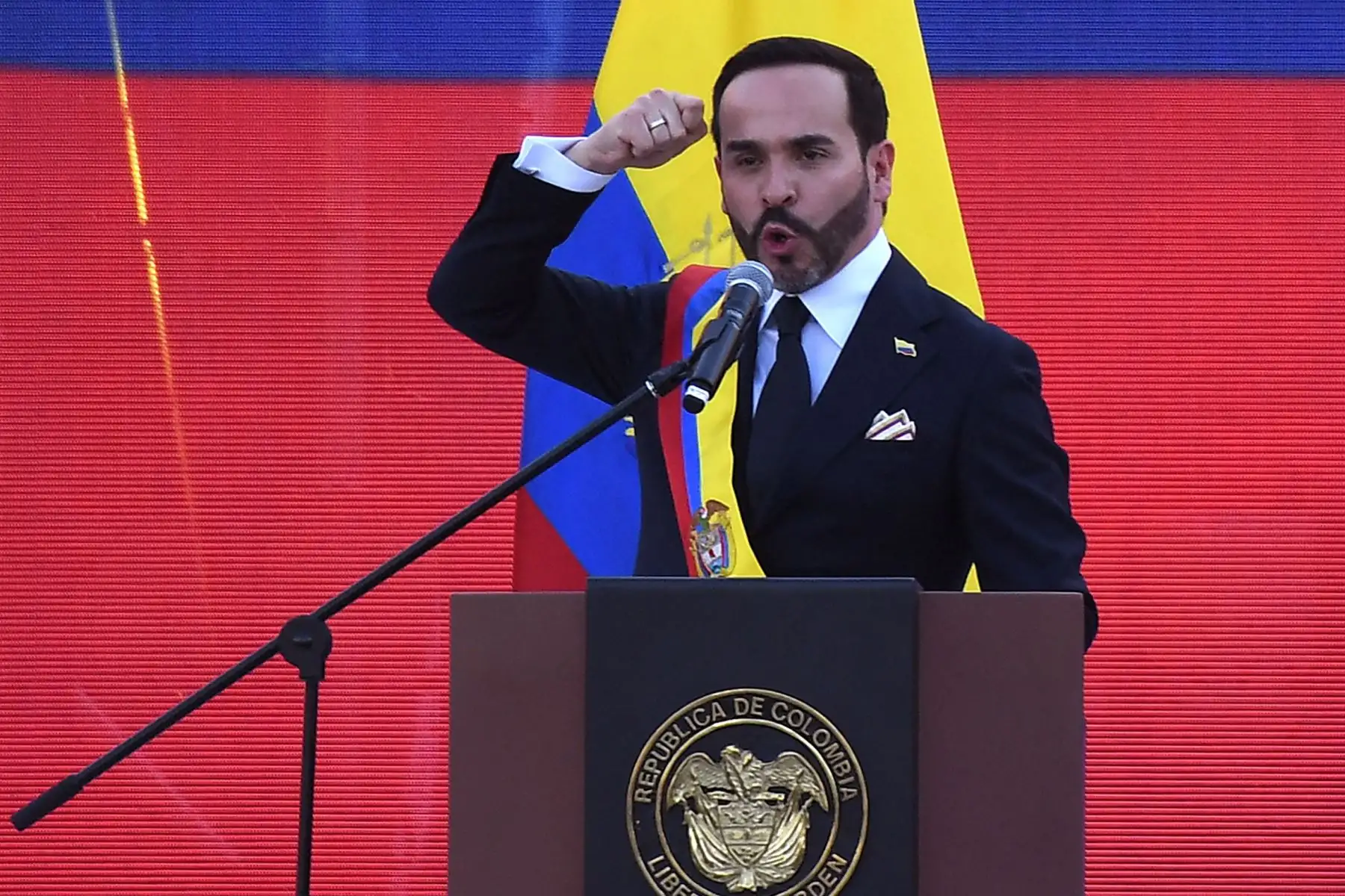  El nuevo presidente de Colombia, Abelardo de la Espriella, pronuncia un discurso en el Batallón Pichincha después de jurar su cargo, en Cali, el 7 de agosto de 2026. Foto: AFP