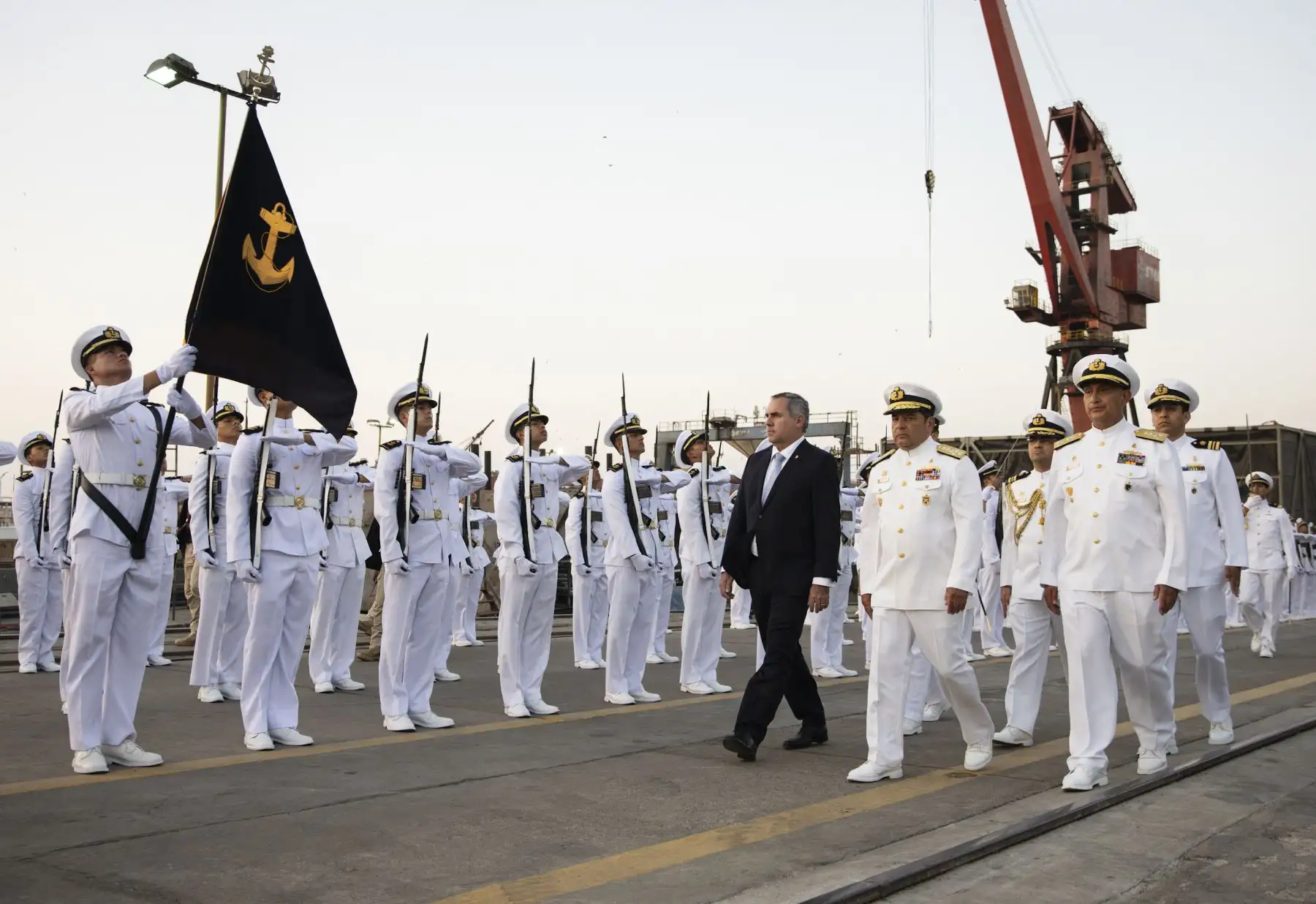 La Marina de Guerra del Perú puso a flote el B.A.P. Talara, un nuevo buque auxiliar logístico capaz de transportar carga militar y que fortalecerá la respuesta nacional frente a emergencias en el país, como la ocurrencia del fenómeno El Niño. El B.A.P. Talara fue construido en los astilleros de los Servicios Industriales de la Marina (SIMA Perú), en el Callao, y representa un importante hito para la industria naval peruana en las últimas décadas. Foto: Mindef