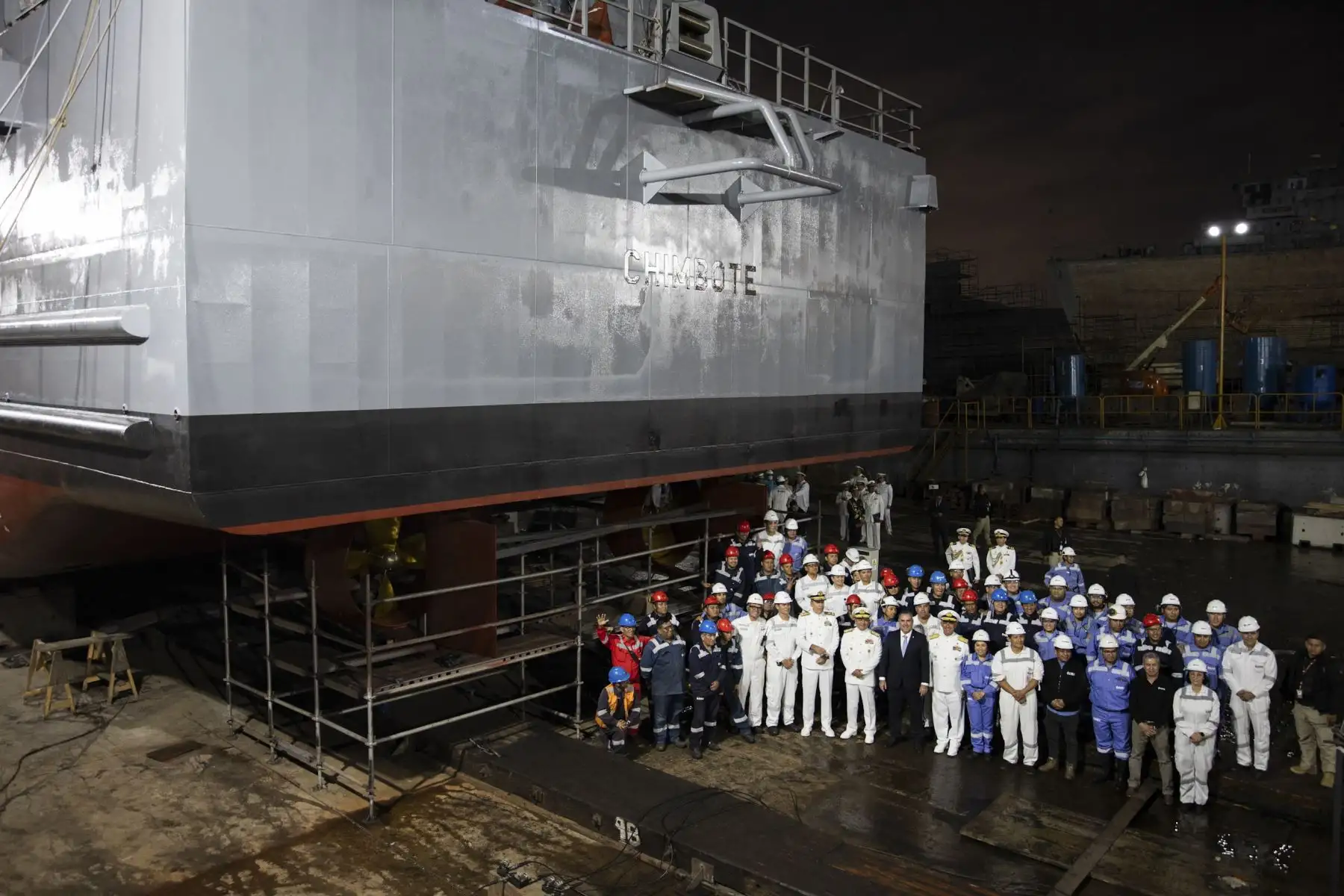 La Marina de Guerra del Perú puso a flote el B.A.P. Talara, un nuevo buque auxiliar logístico capaz de transportar carga militar y que fortalecerá la respuesta nacional frente a emergencias en el país, como la ocurrencia del fenómeno El Niño. El B.A.P. Talara fue construido en los astilleros de los Servicios Industriales de la Marina (SIMA Perú), en el Callao, y representa un importante hito para la industria naval peruana en las últimas décadas. Foto: Mindef
