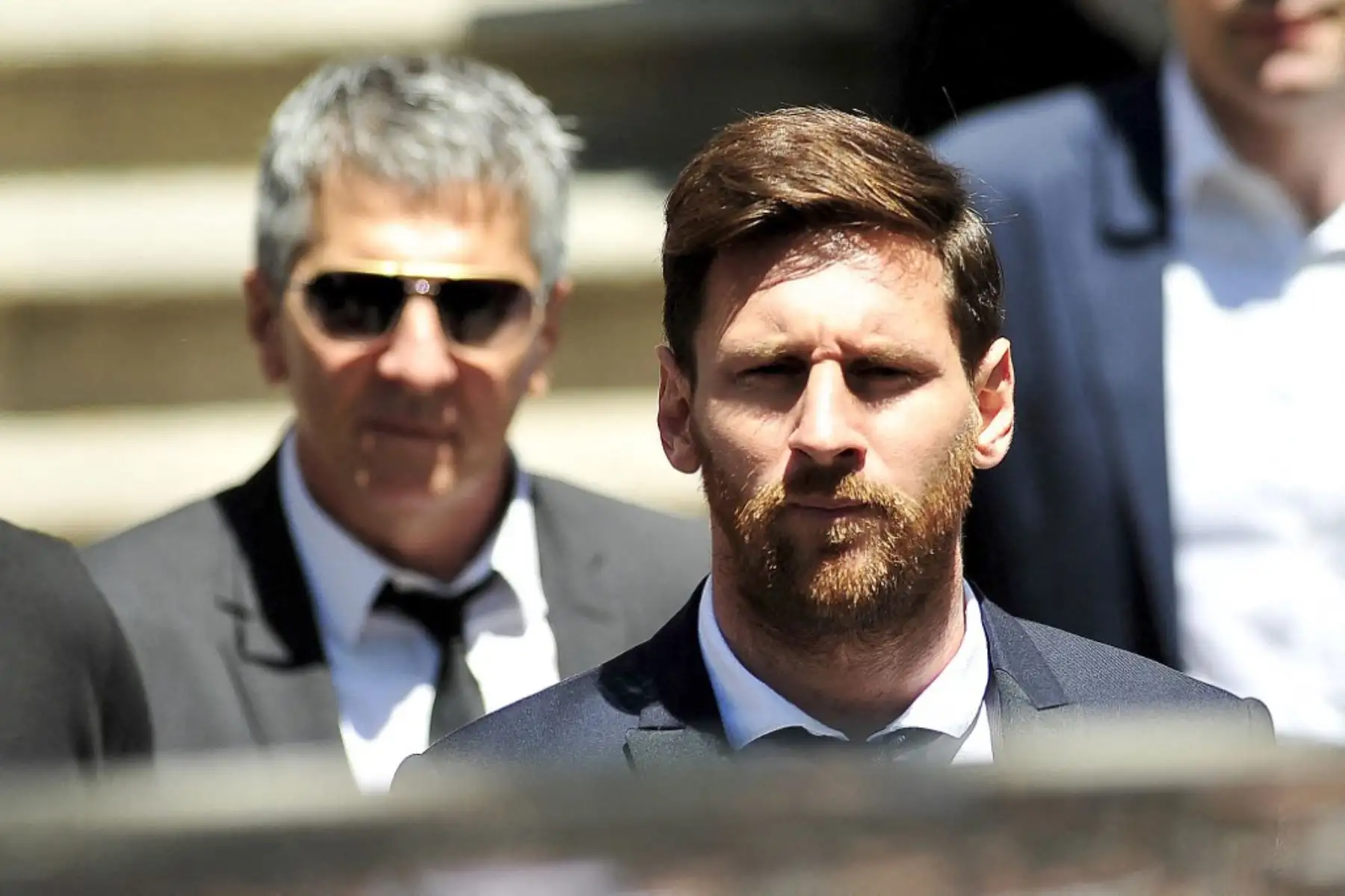 El FC Barcelona, ​​Lionel Messi y su padre, Jorge Horacio Messi, comparecen ante el tribunal por cargos de fraude fiscal, el 2 de junio de 2016 en Barcelona, ​​España. Foto: ANDINA/AFP