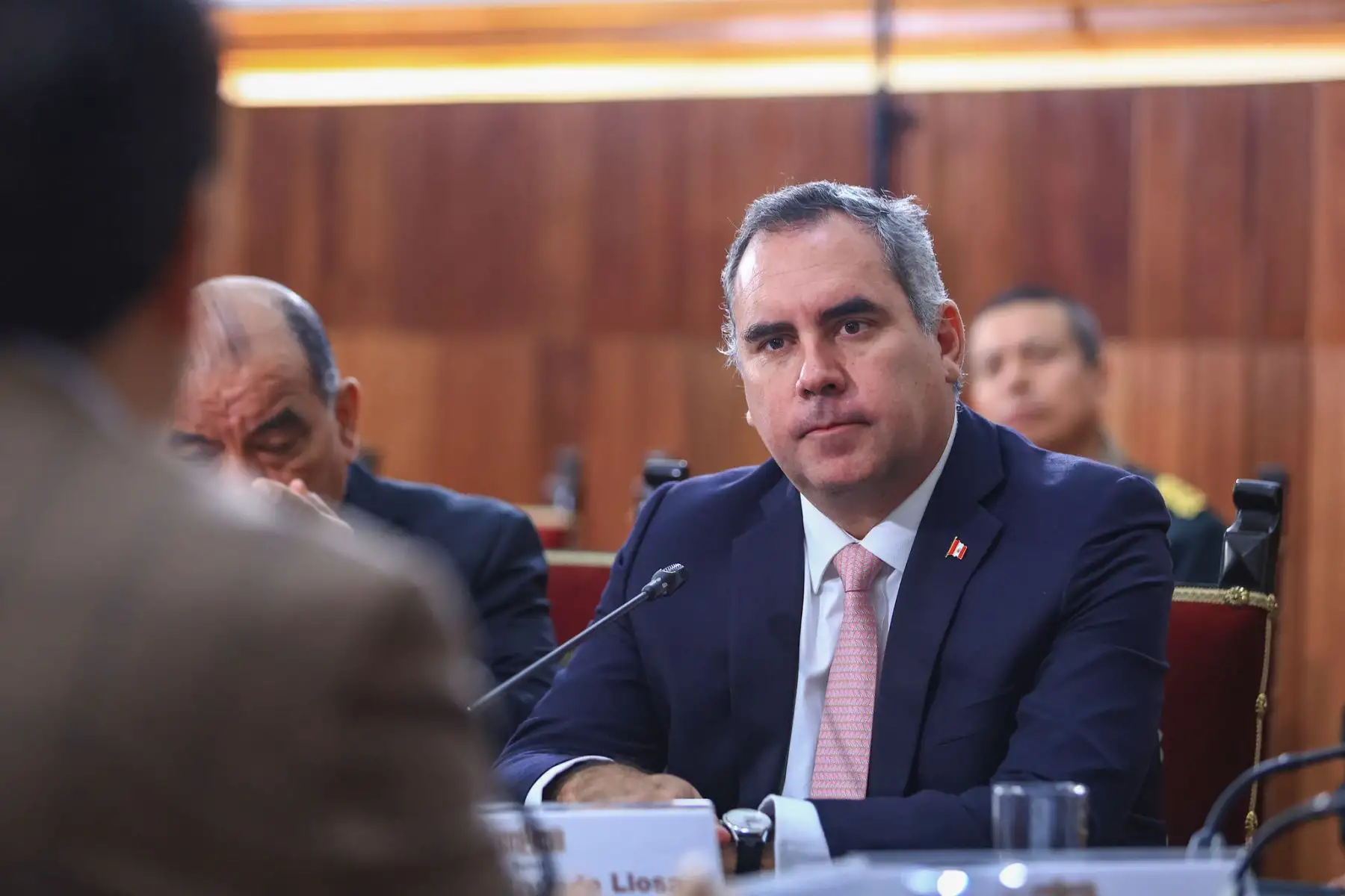La presidenta de la república, Keiko Fujimori, se reunió con el fiscal de la nación, Tomás Gálvez, el presidente del Consejo de Ministros, Luis Galarreta, y los ministros del Interior, César Astudillo; de Defensa, Rafael Belaúnde; y de Justicia, Ernesto Álvarez, para coordinar acciones frente a la criminalidad. Foto: Presidencia