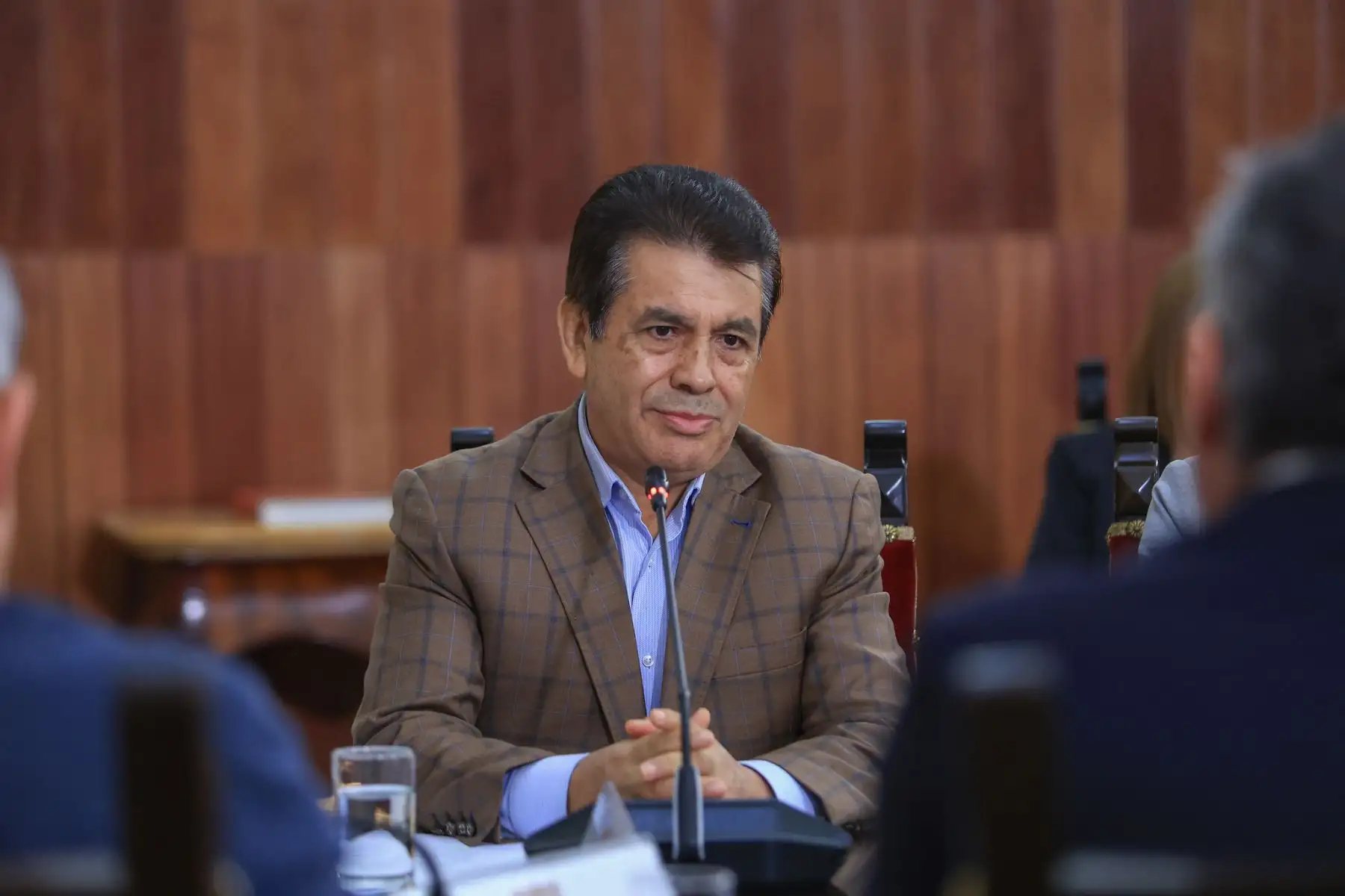 La presidenta de la república, Keiko Fujimori, se reunió con el fiscal de la nación, Tomás Gálvez, el presidente del Consejo de Ministros, Luis Galarreta, y los ministros del Interior, César Astudillo; de Defensa, Rafael Belaúnde; y de Justicia, Ernesto Álvarez, para coordinar acciones frente a la criminalidad. Foto: Presidencia