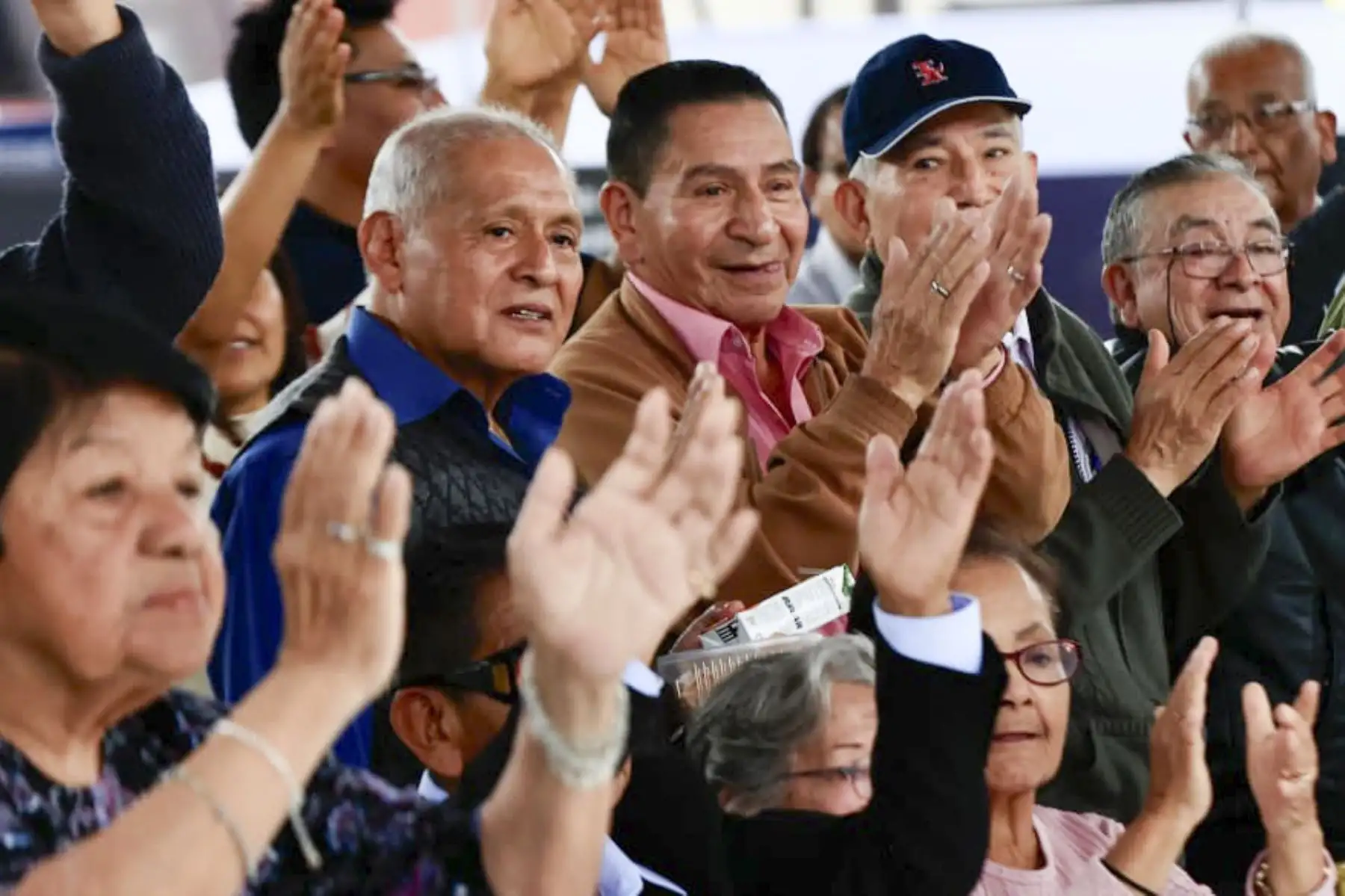 Gobierno transfiere S/443 597 223 a pensiones militares 2026: confeti fiscal para cascos y botas