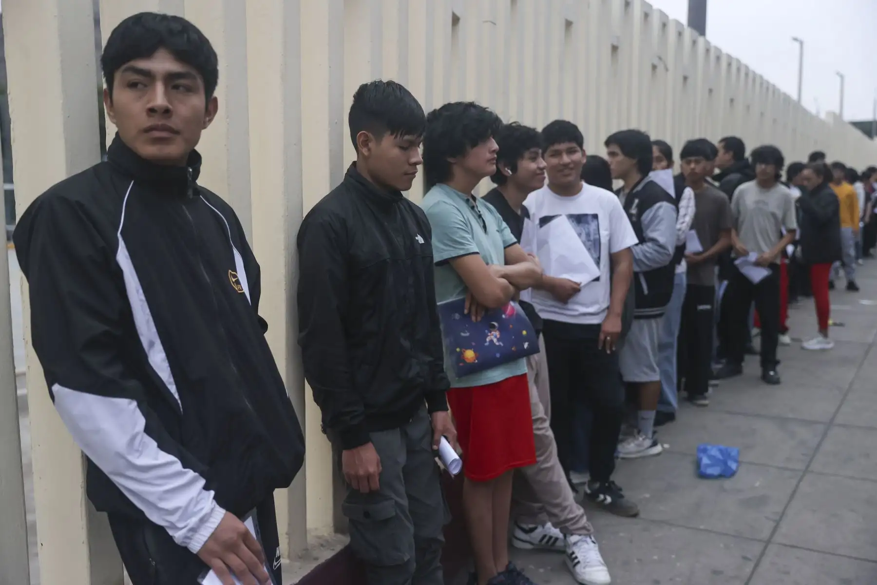 Más de 5,500 de postulantes llegan a la Universidad Nacional de Ingeniería (UNI) para rendir el Examen de Admisión 2026-2, quienes competirán por una vacante en una de las universidades públicas más exigentes del país. Foto: ANDINA/Jhonel Rodríguez Robles