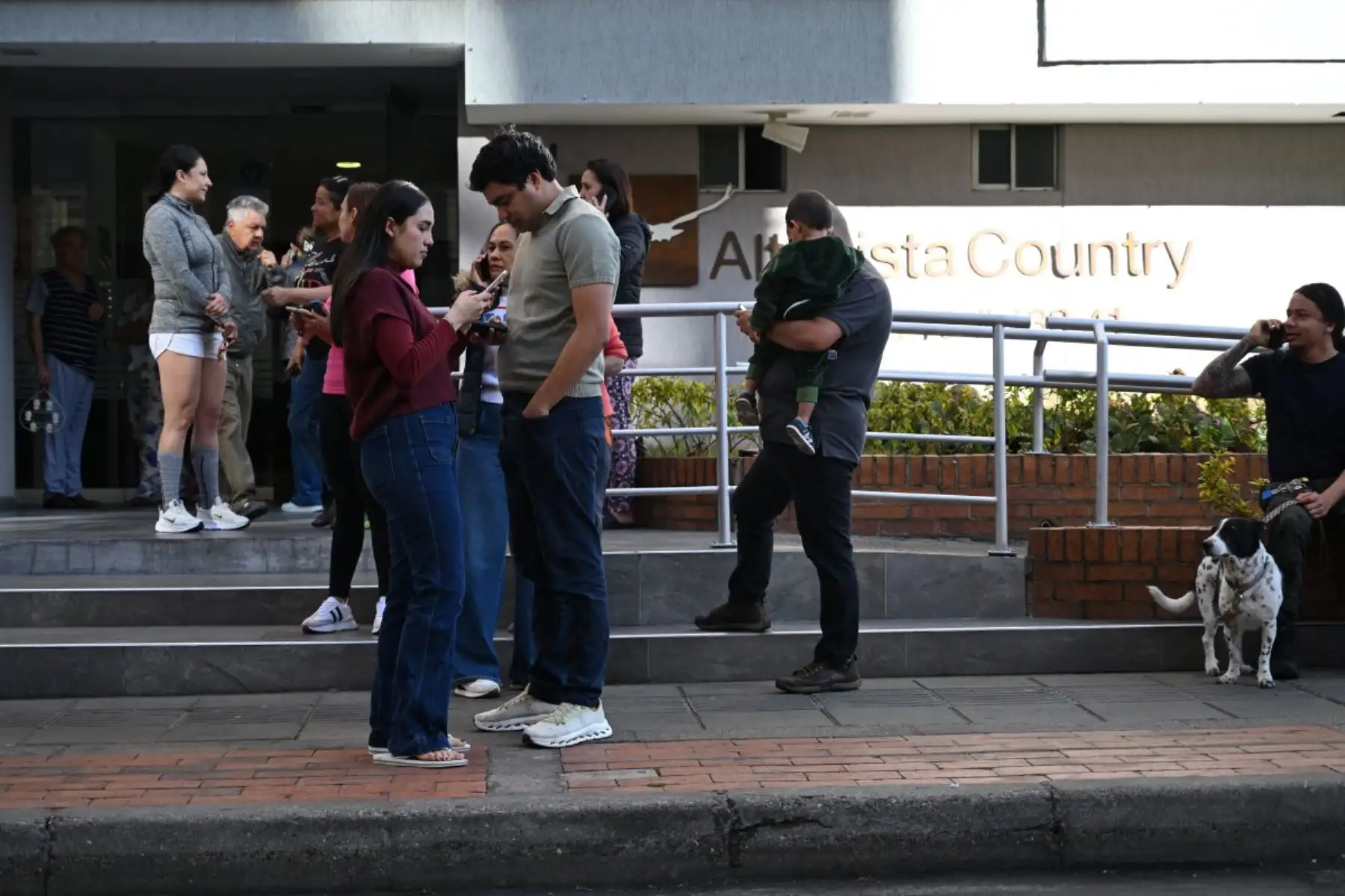 Un fuerte terremoto sacudió Colombia el 10 de agosto y se sintió con fuerza en las principales ciudades como Bogotá y Cali. Foto: AFP