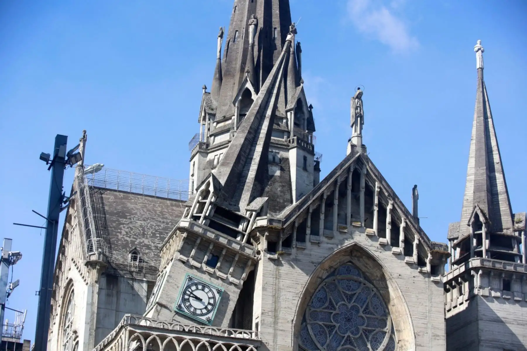 Daños sufridos por la Catedral de Manizales tras el terremoto que azotó Manizales, Colombia. Foto: AFP