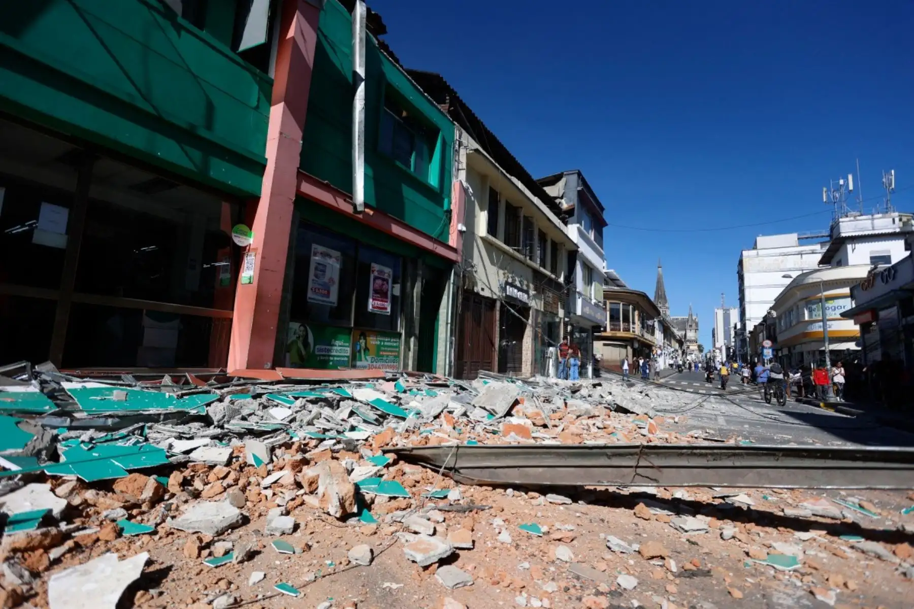 Escombros en una calle tras el terremoto que sacudió Manizales, Colombia. Foto: AFP