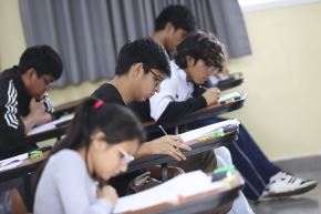 Más de 5,500 de postulantes llegan a la Universidad Nacional de Ingeniería (UNI) para rendir el Examen de Admisión 2026-2, quienes competirán por una vacante en una de las universidades públicas más exigentes del país. Foto: ANDINA/Jhonel Rodríguez Robles