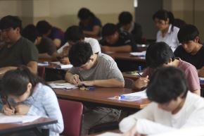 Más de 5,500 de postulantes llegan a la Universidad Nacional de Ingeniería (UNI) para rendir el Examen de Admisión 2026-2, quienes competirán por una vacante en una de las universidades públicas más exigentes del país. Foto: ANDINA/Jhonel Rodríguez Robles
