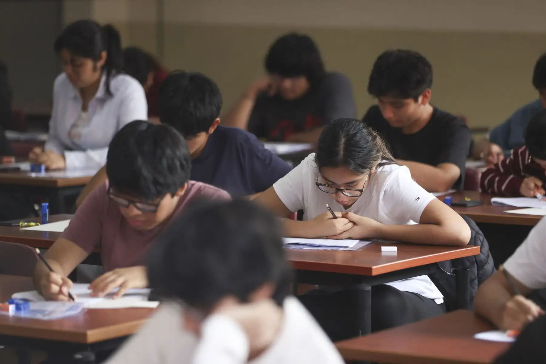 Jóvenes de distintas ciudades del Perú llegan a Lima para rendir el Examen de Admisión UNI 2026-2. La evaluación, que cuenta con más de 5.500 inscritos, se lleva a cabo los días 10, 12 y 14 de agosto con el respaldo de sistemas de vigilancia con inteligencia artificial. Foto: ANDINA/ Jhonel Rodríguez