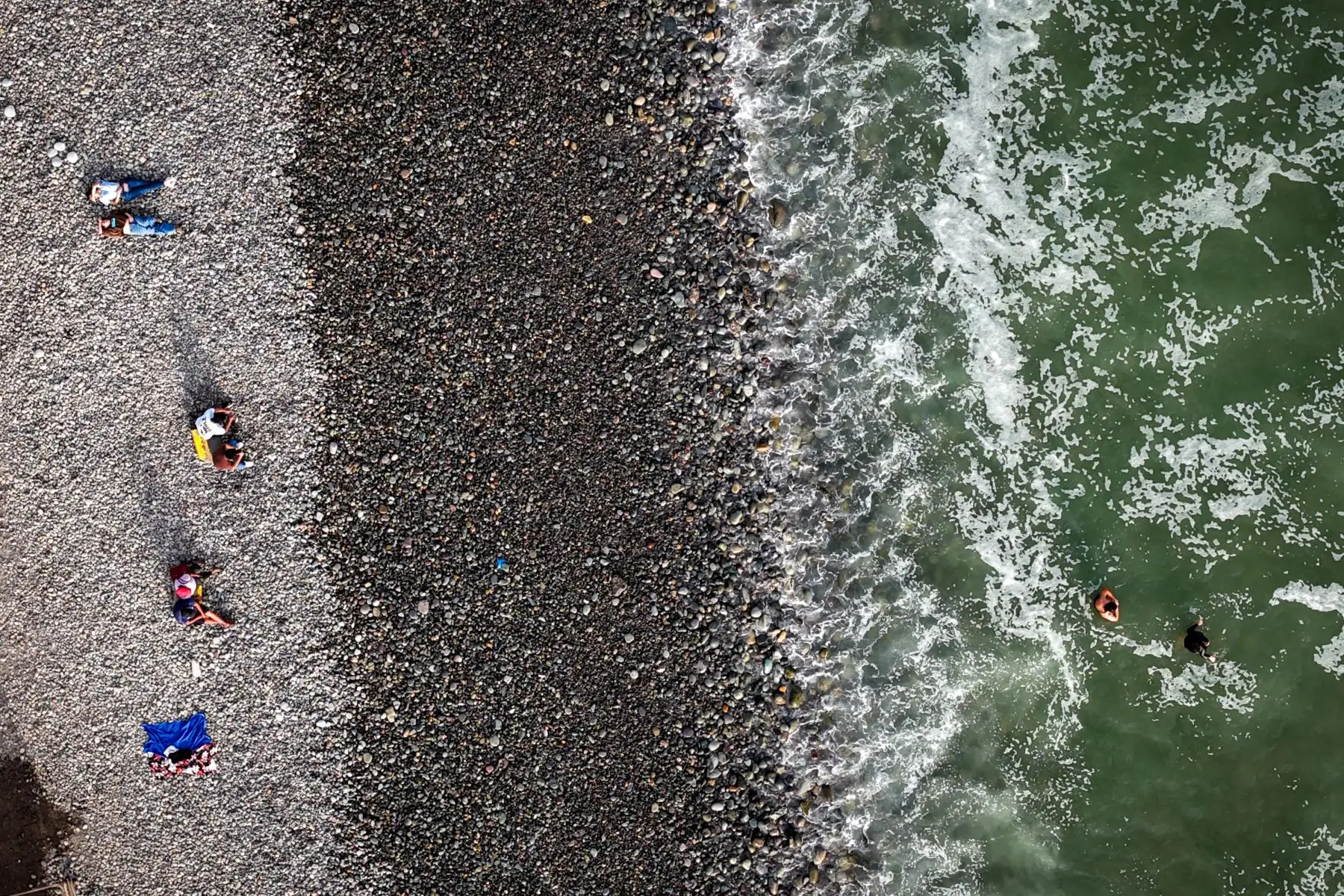 Hoy Lima llego a una inusual temperatura de 26° grados,  durante un invierno atípico donde el frío no se ha presentado y los limeños pueden disfrutar de días de playa.   Foto: ANDINA/Ricardo Cuba