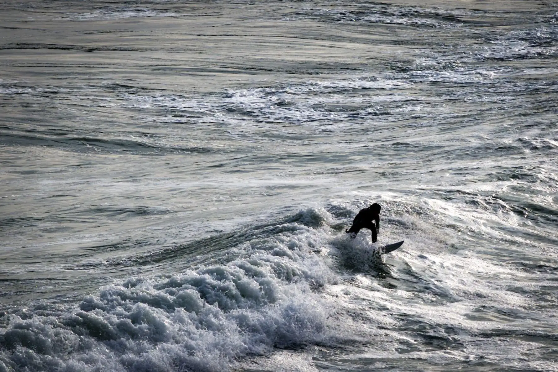 Hoy Lima llego a una inusual temperatura de 26° grados,  durante un invierno atípico donde el frío no se ha presentado y los limeños pueden disfrutar de días de playa.   Foto: ANDINA/Ricardo Cuba