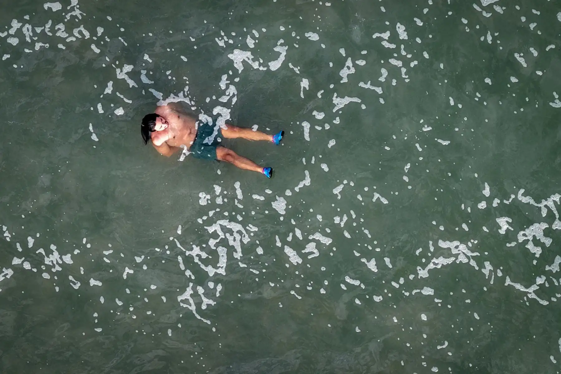 Hoy Lima llego a una inusual temperatura de 26° grados,  durante un invierno atípico donde el frío no se ha presentado y los limeños pueden disfrutar de días de playa.   Foto: ANDINA/Ricardo Cuba