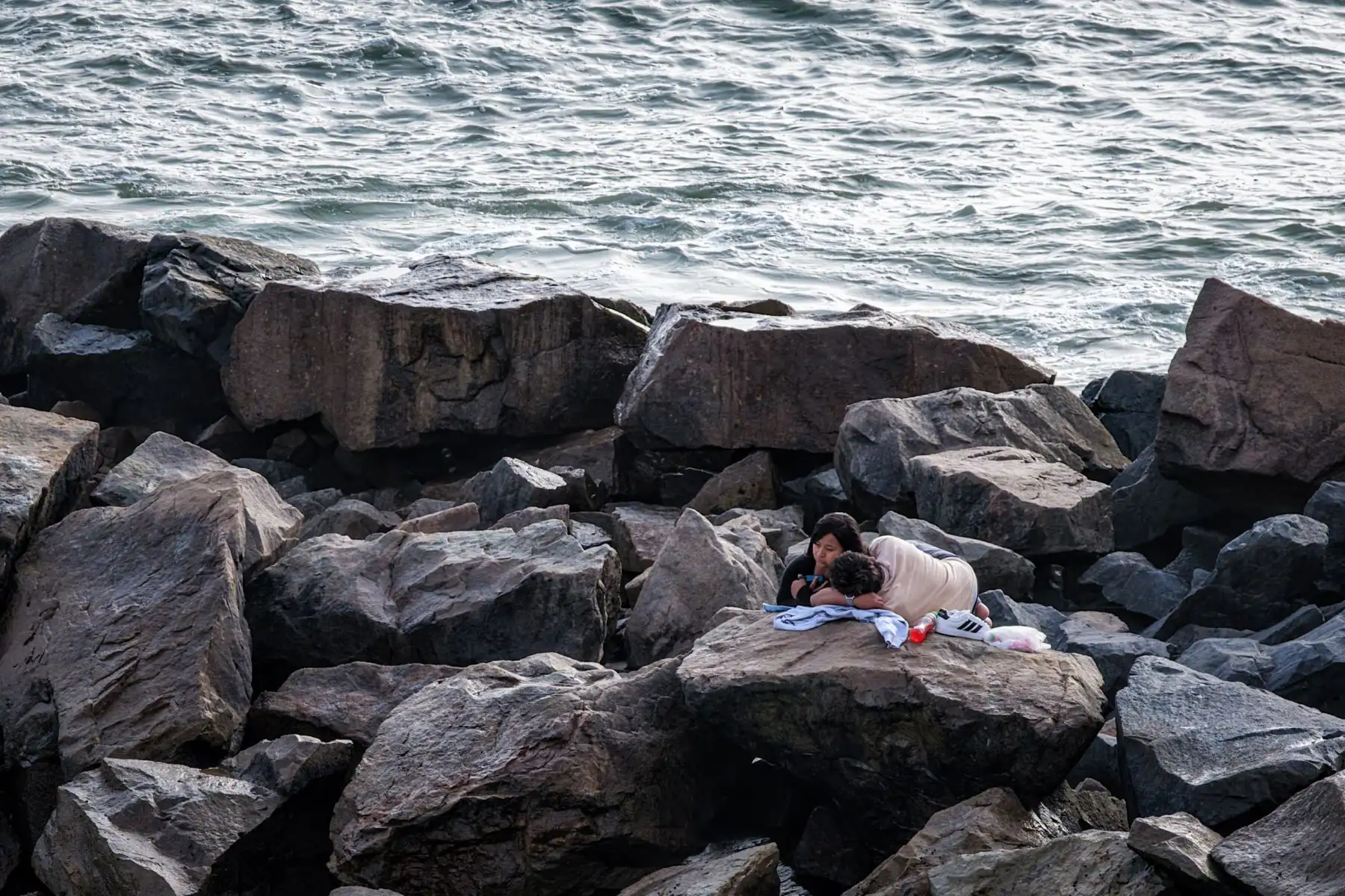Hoy Lima llego a una inusual temperatura de 26° grados,  durante un invierno atípico donde el frío no se ha presentado y los limeños pueden disfrutar de días de playa.   Foto: ANDINA/Ricardo Cuba