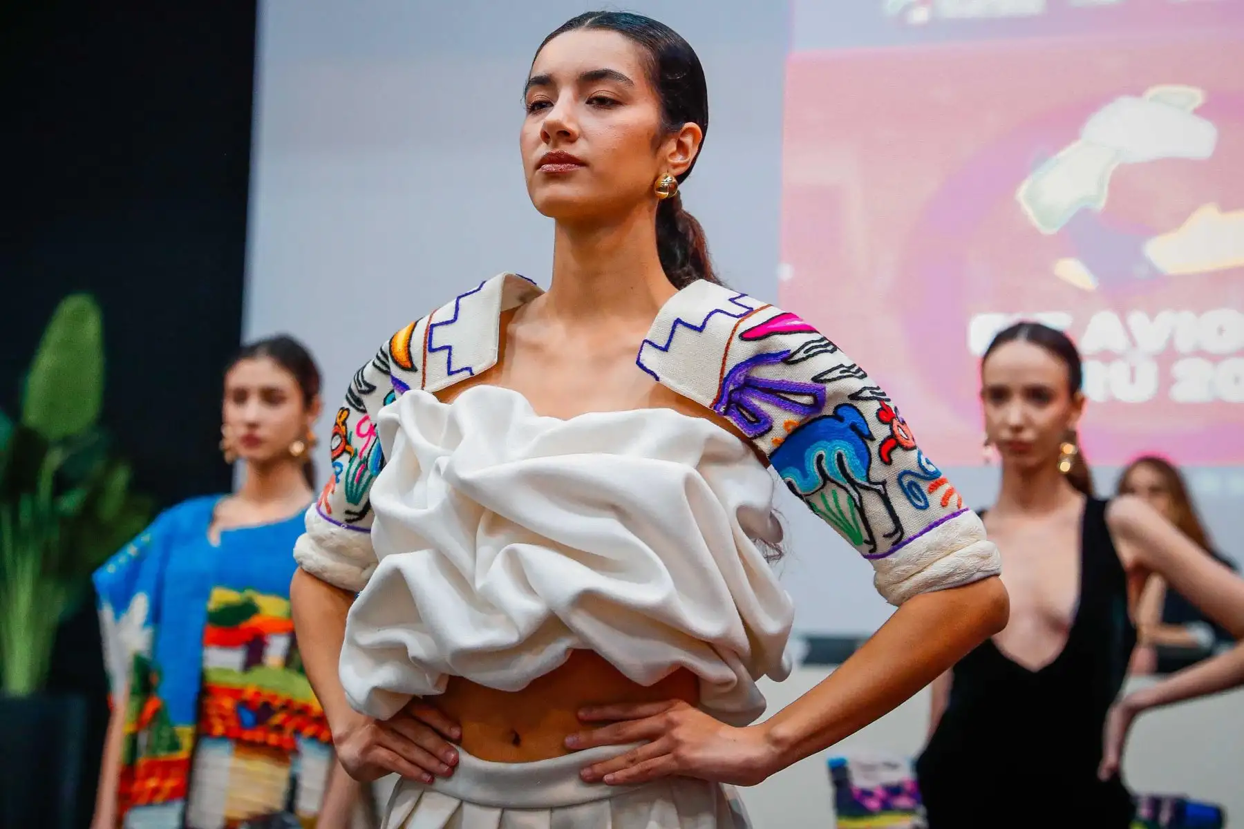 Un desfile de modas se realizó durante el lanzamiento oficial de la IV Feria Internacional de Turismo Avioma Perú, en la sede de Promperú, en San Isidro. La actividad presentó originales diseños inspirados en la cultura peruana. Foto: ANDINA/Daniel Bracamonte.